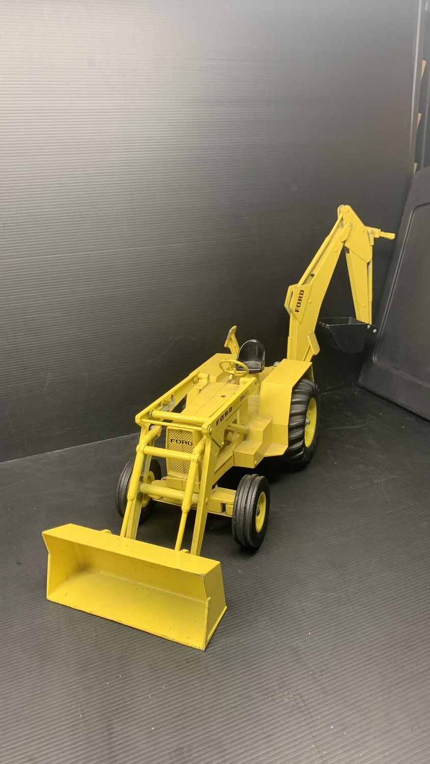 Vintage Toy Tractor Ford 7500 Front End Loader Backhoe Outriggers Die Cast Metal 1970’s