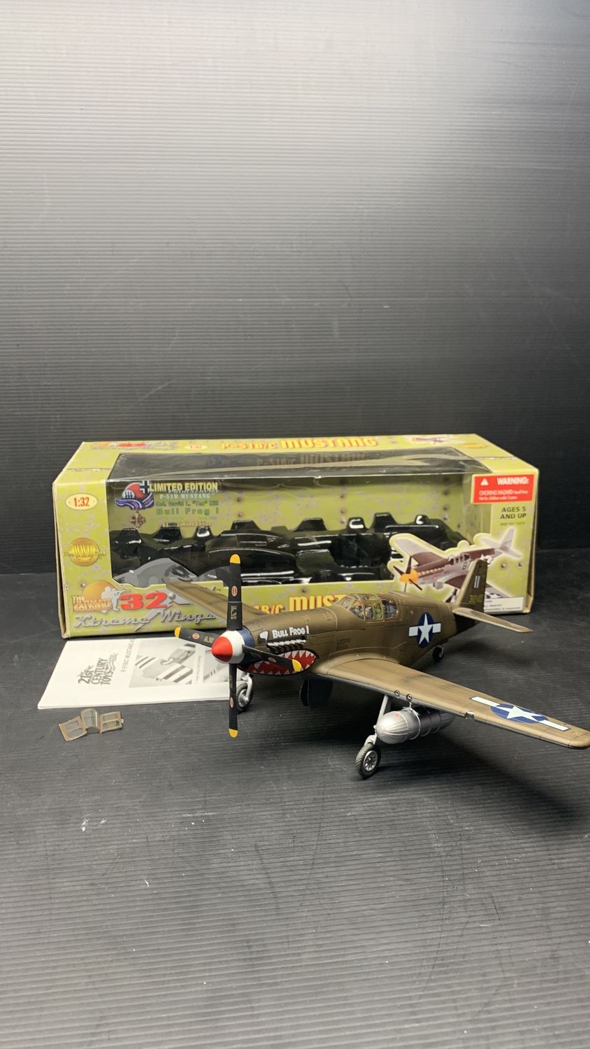 21st Century Toys Xtreme Wings Airplane P-51B/C Mustang Limited Edition Col. David L.  “Tex” Hill Bull Frog I