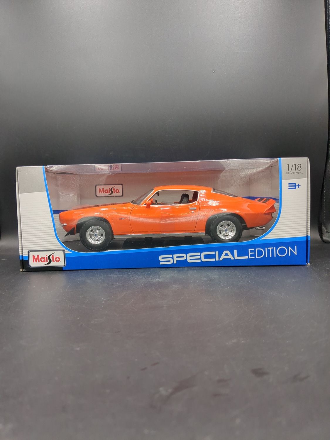 Maisto 1971 Chevrolet Camaro Car 1/18 Scale Special Edition