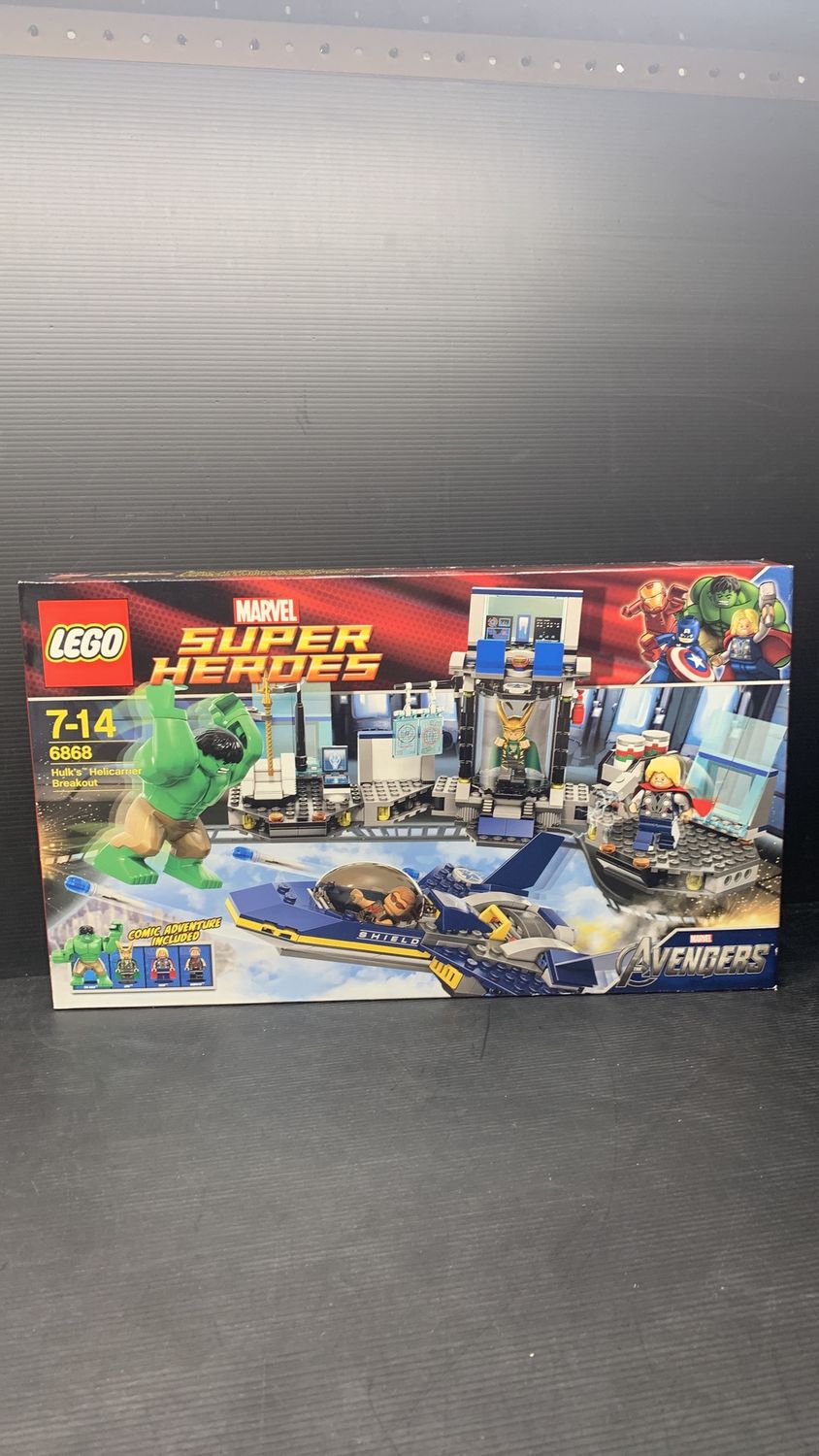 Lego 6868 Hulk’s Helicarrier Breakout 2012