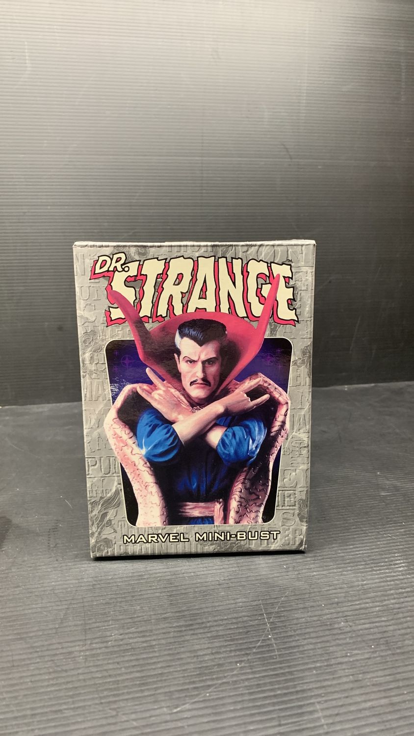 Bowen Designs Marvel Dr. Strange Mini-Bust (used) 2002 Cracked Finger