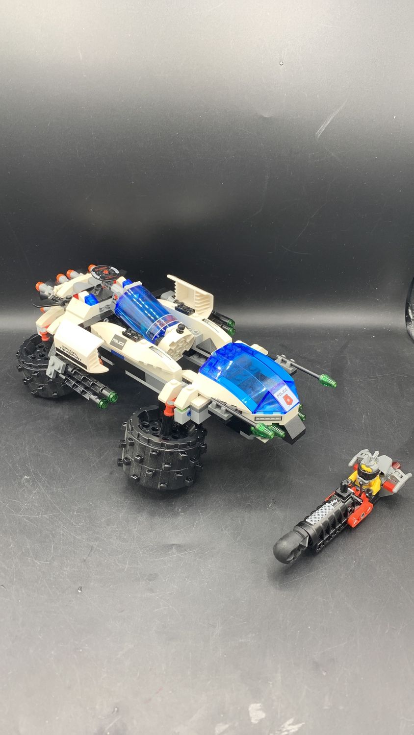 Lego 5979 Space Police Max Security Transport 2009 (used) 98% Complete, Missing Space Police Minifigure