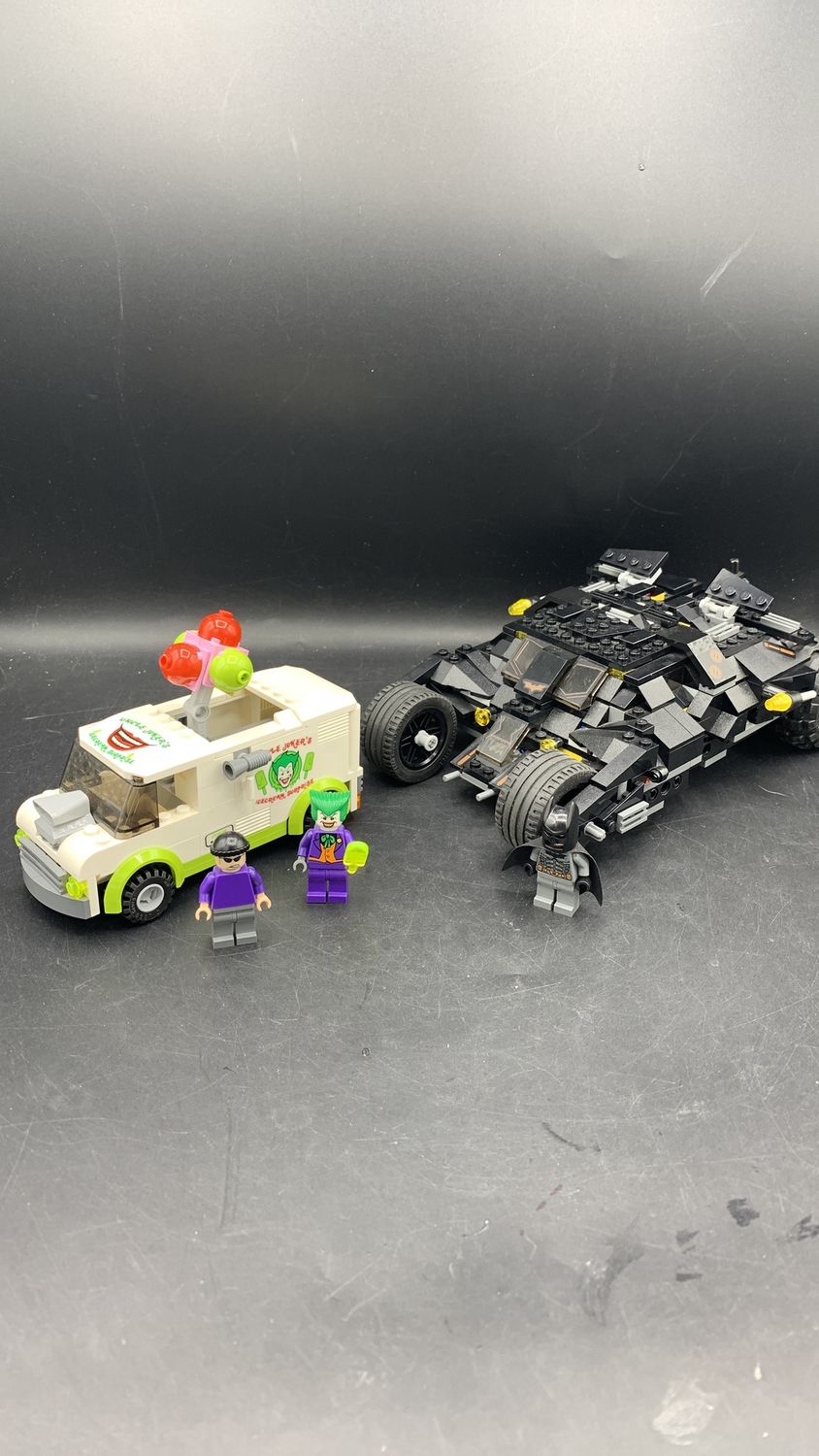 Lego 7888 Batman The Tumbler: Jokers Ice Cream Surprise 2008 (used) Missing Some Small Accessories