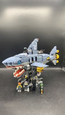 Lego 70656 Ninjago Movie garmadon Garmadon GARMADON ! 2017 (used) 80% Complete Missing Hot Dog Stand and Civilians