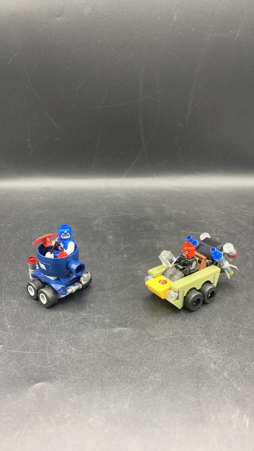 Lego 76065 Marvel Superheroes Mighty Micros: Captain America Vs. Red Skull 2016 (used) 100% Complete