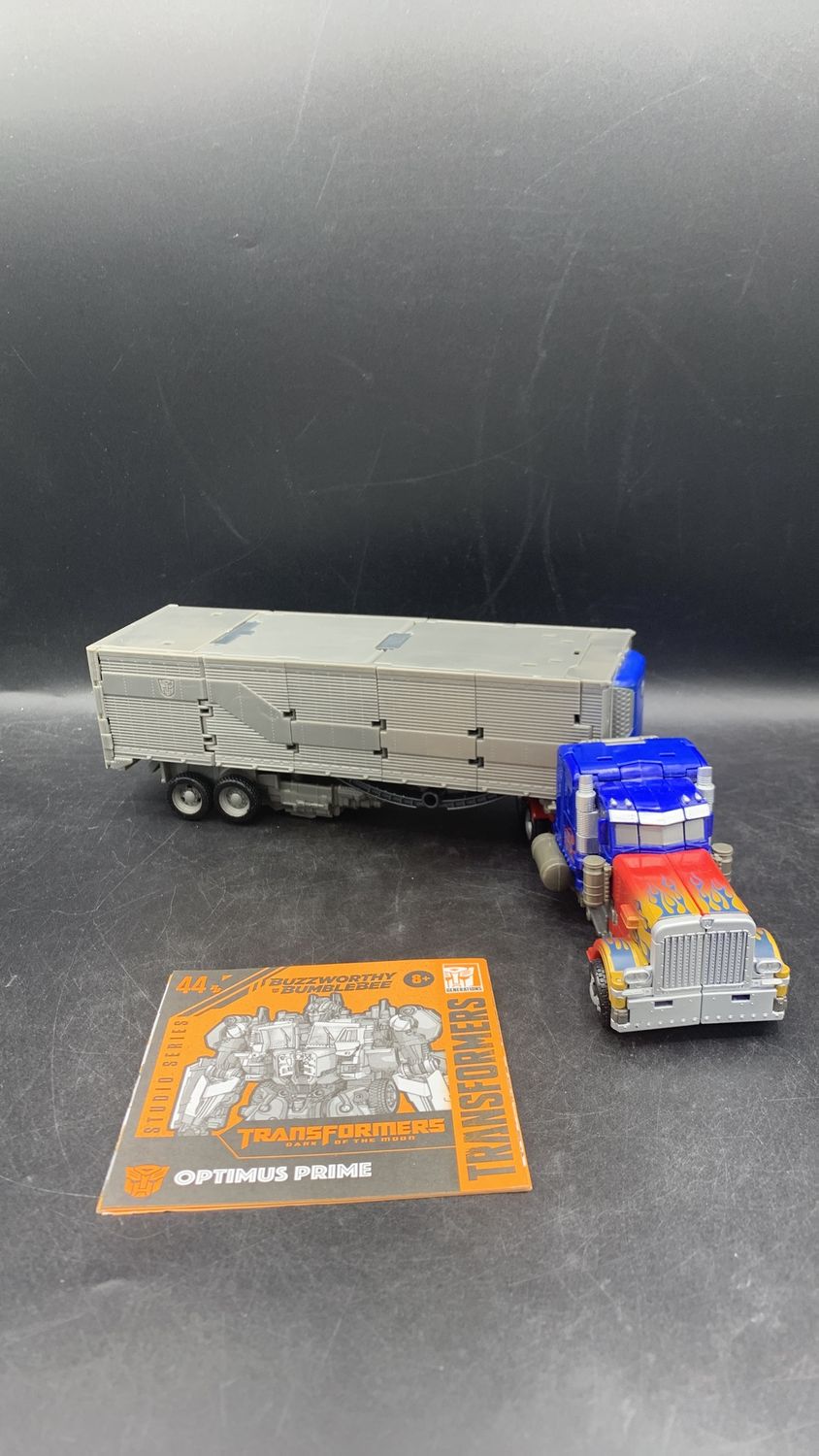 Hasbro Transformers Studio Series 44 Optimus Prime (DOTM) Action Figure [Buzzworthy Bumblebee] 2023 (used)