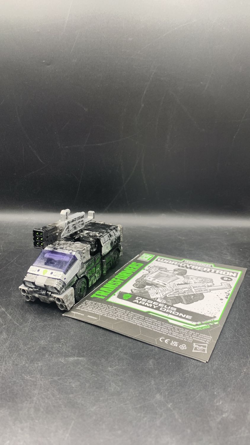Hasbro Transformers War For Cybertron Kingdom Netflix Deseeus Army Drone Action Figure 2021 (used)