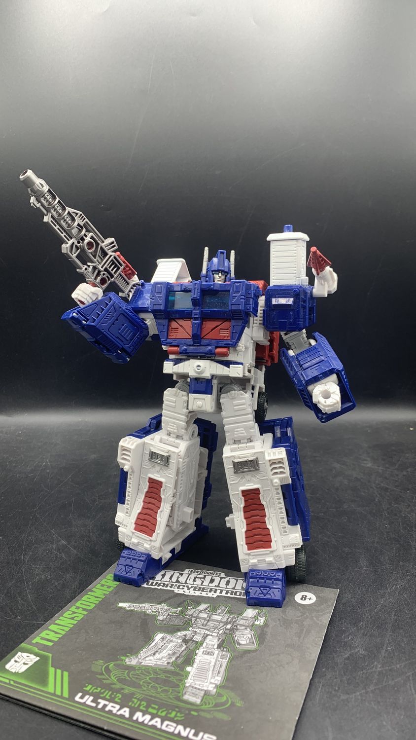 Hasbro Transformers War For Cybertron Kingdom Ultra Magnus Action Figure 2021 (used)