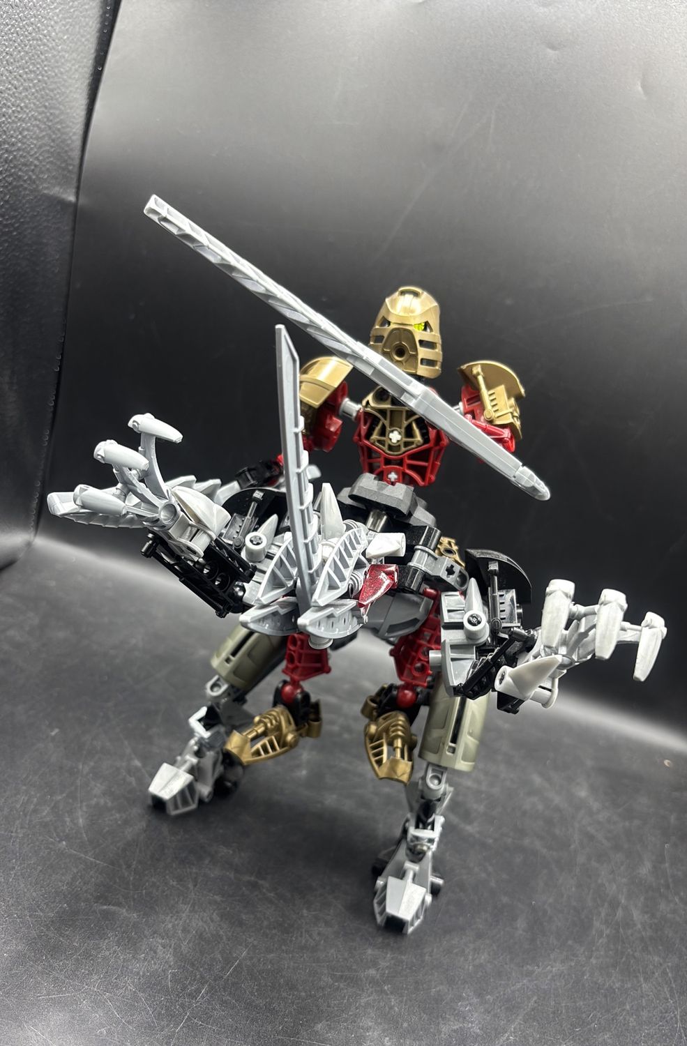 Lego 8811 Bionicle Toa Lhikan &amp; Kikanalo 2004 (used)