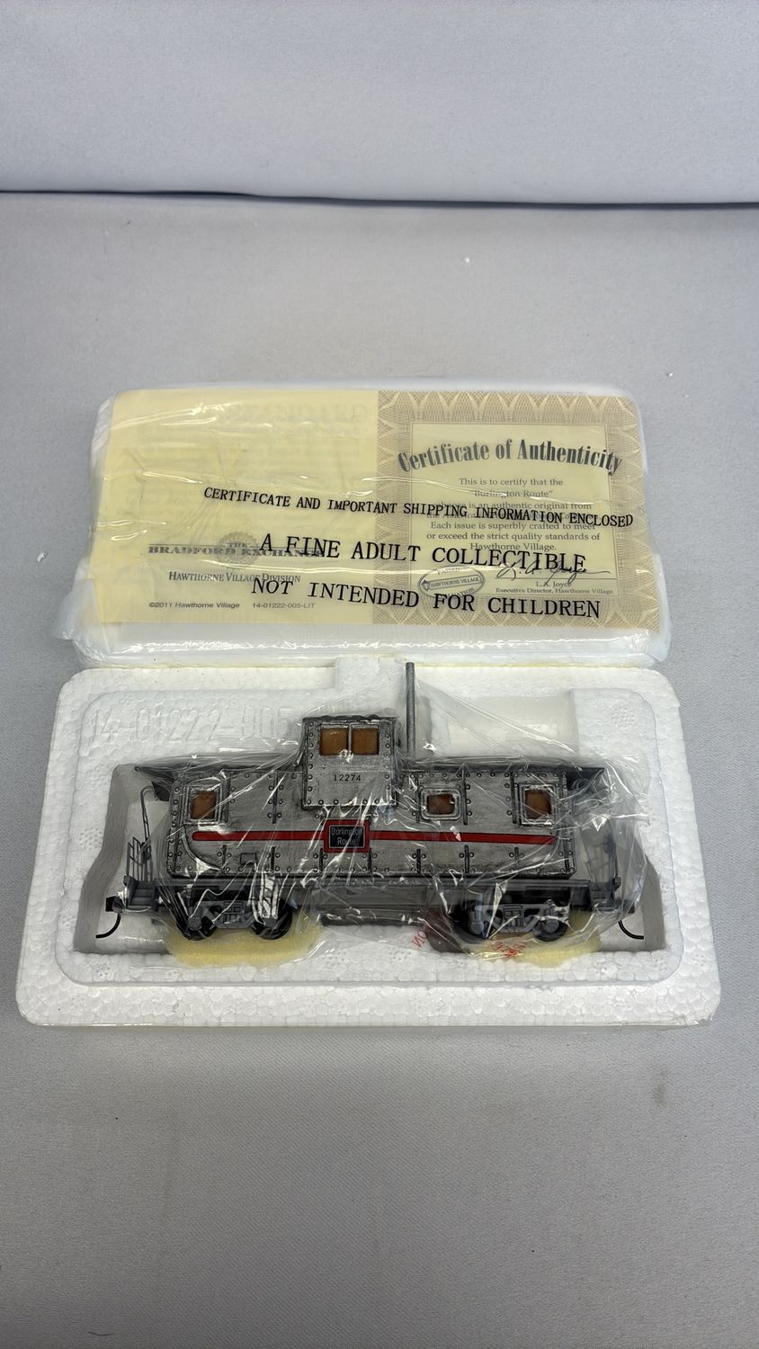 Hawthorne Village Burlington HO Scale Route Train Caboose Freight Car Bachmann COA