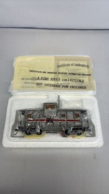 Hawthorne Village Burlington HO Scale Route Train Caboose Freight Car Bachmann COA