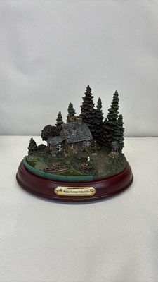 Hawthorne Village Evening Majesty Sculpture With COA 2001