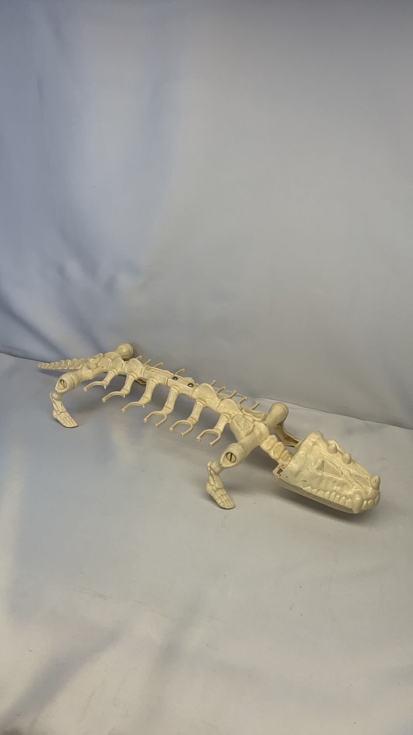 Mattel He-Man and the Masters of the Universe Battle Bones Figure Carrier 1984 (used) Incomplete