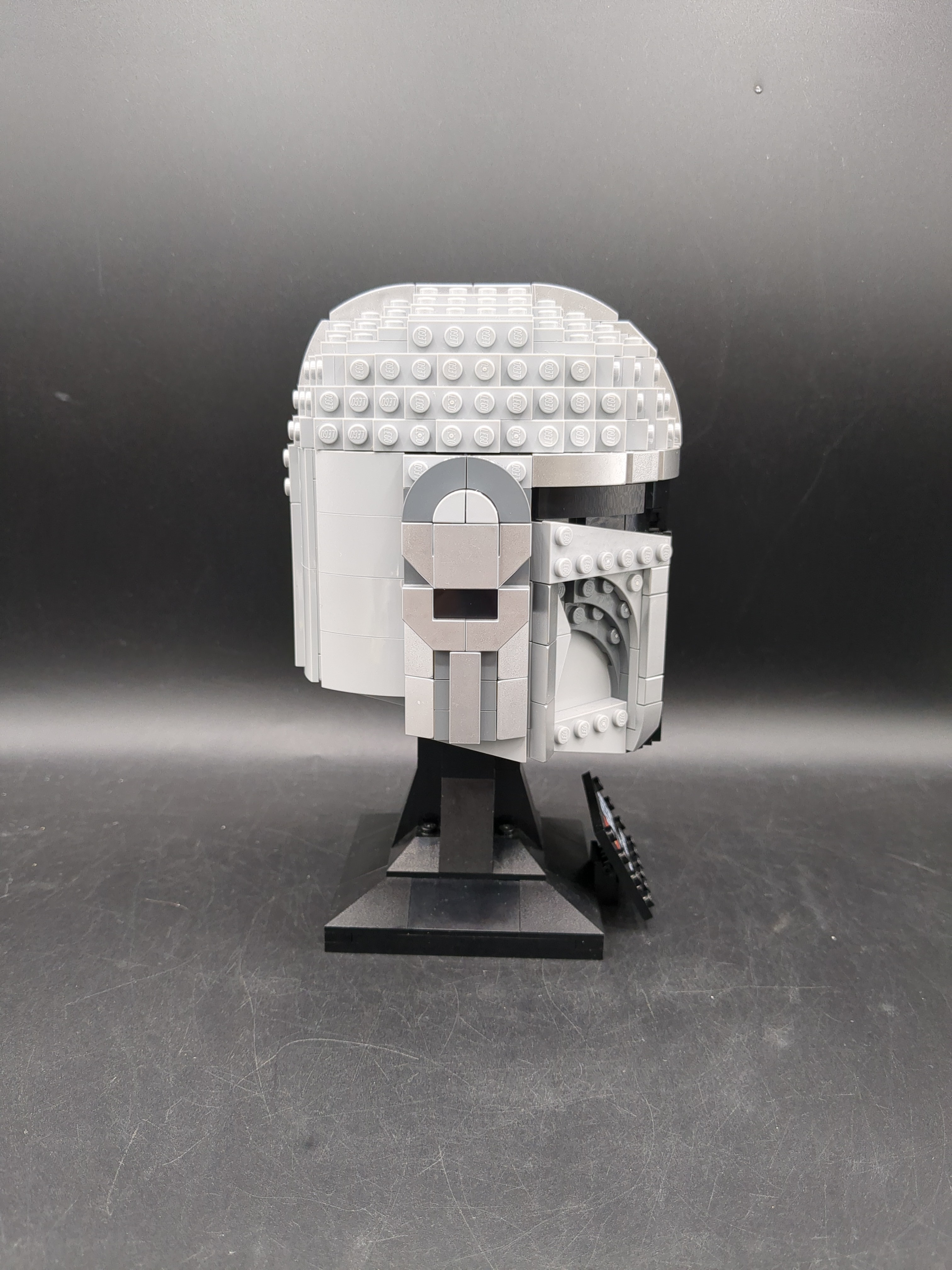 Lego Star Wars 75328 Mandalorian Helmet 2022 (Used) view 4