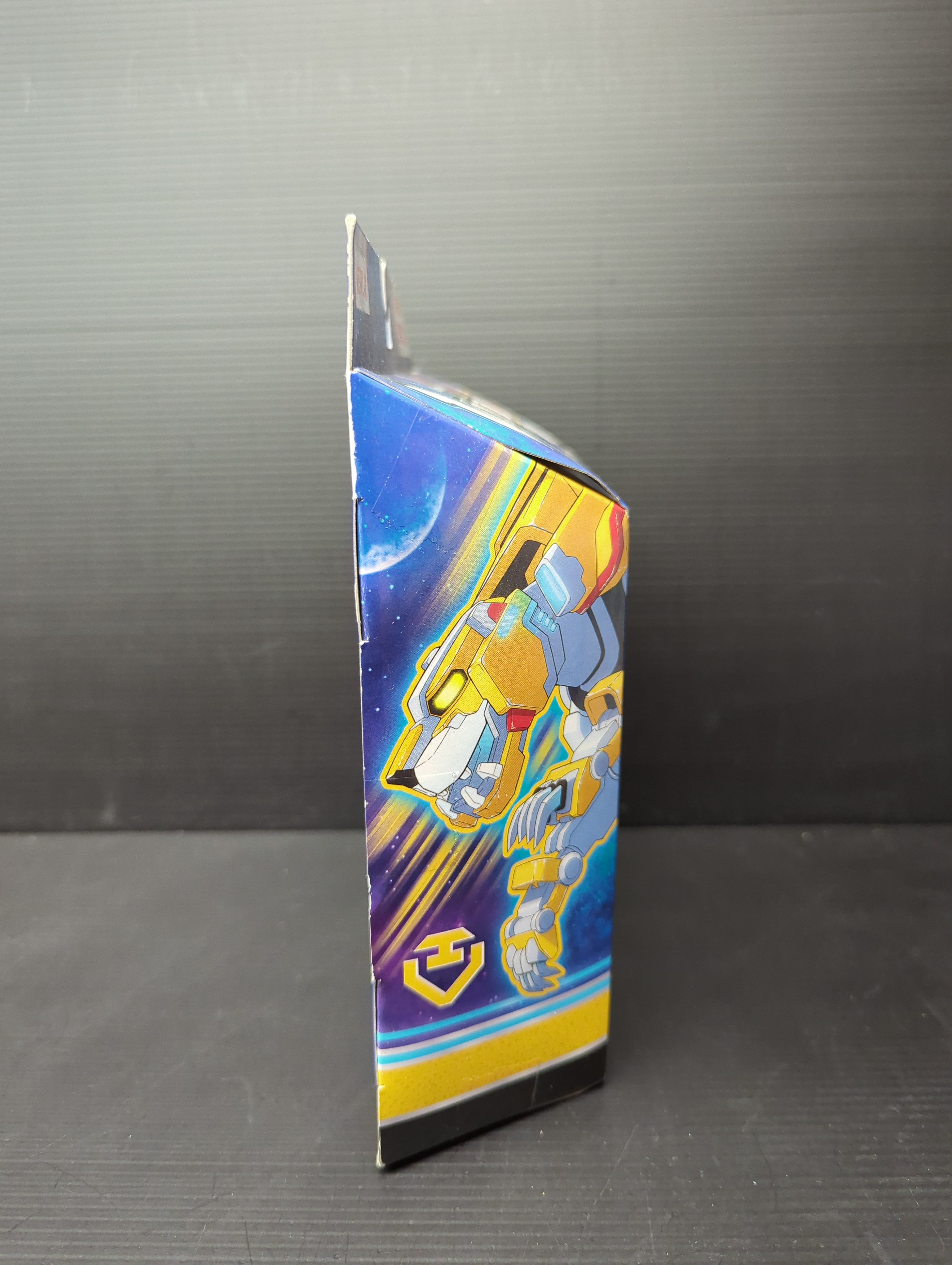 Voltron Metal Defender Yellow Lion Diecast Figure view 2