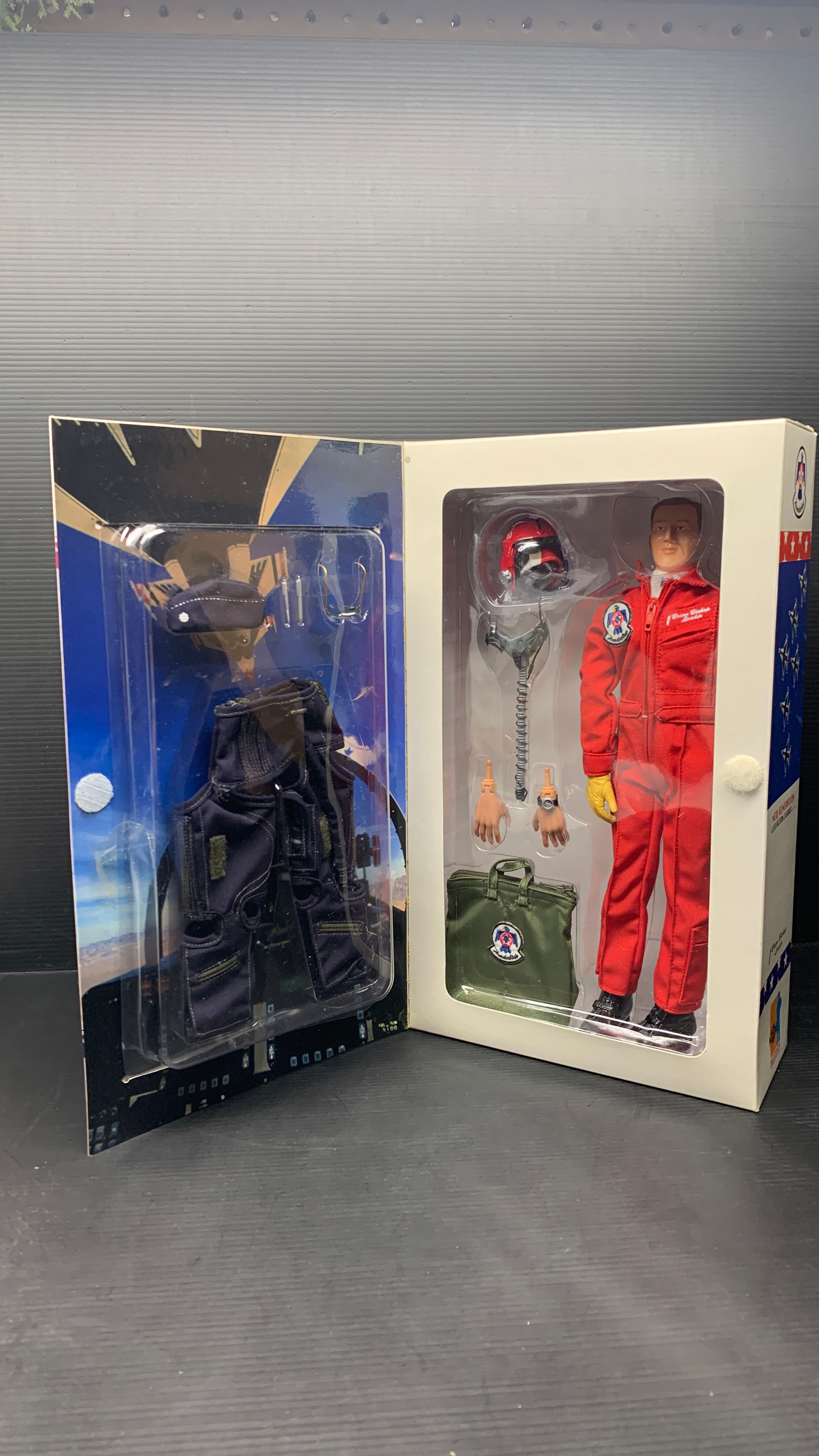 Hi Image USAF Thunderbirds Pilot Figure Full Gear Action Figure 2001 view 4