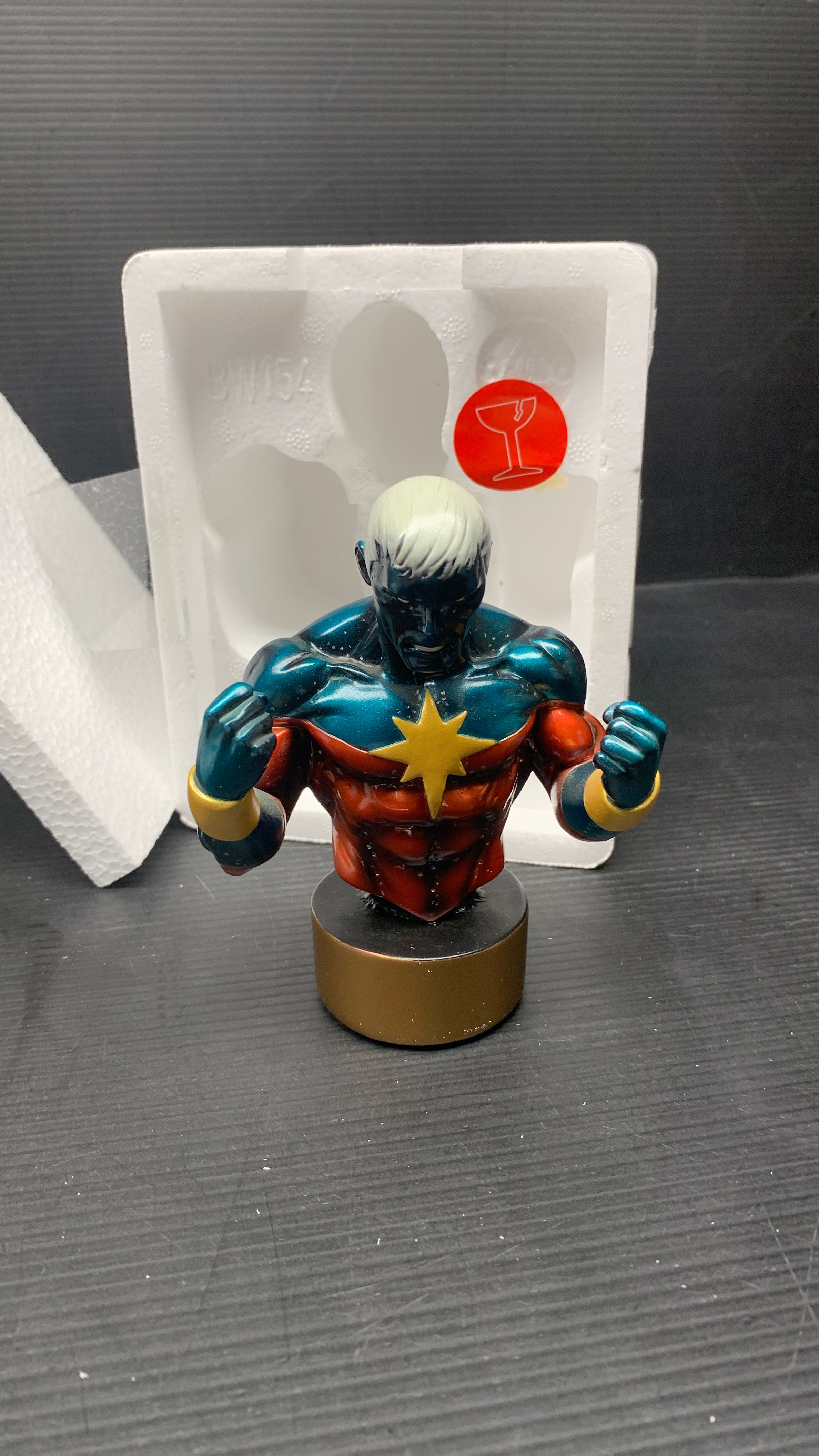 Bowen Designs Marvel Captain Marvel Modern Version Mini-Bust (used) 2002 view 2