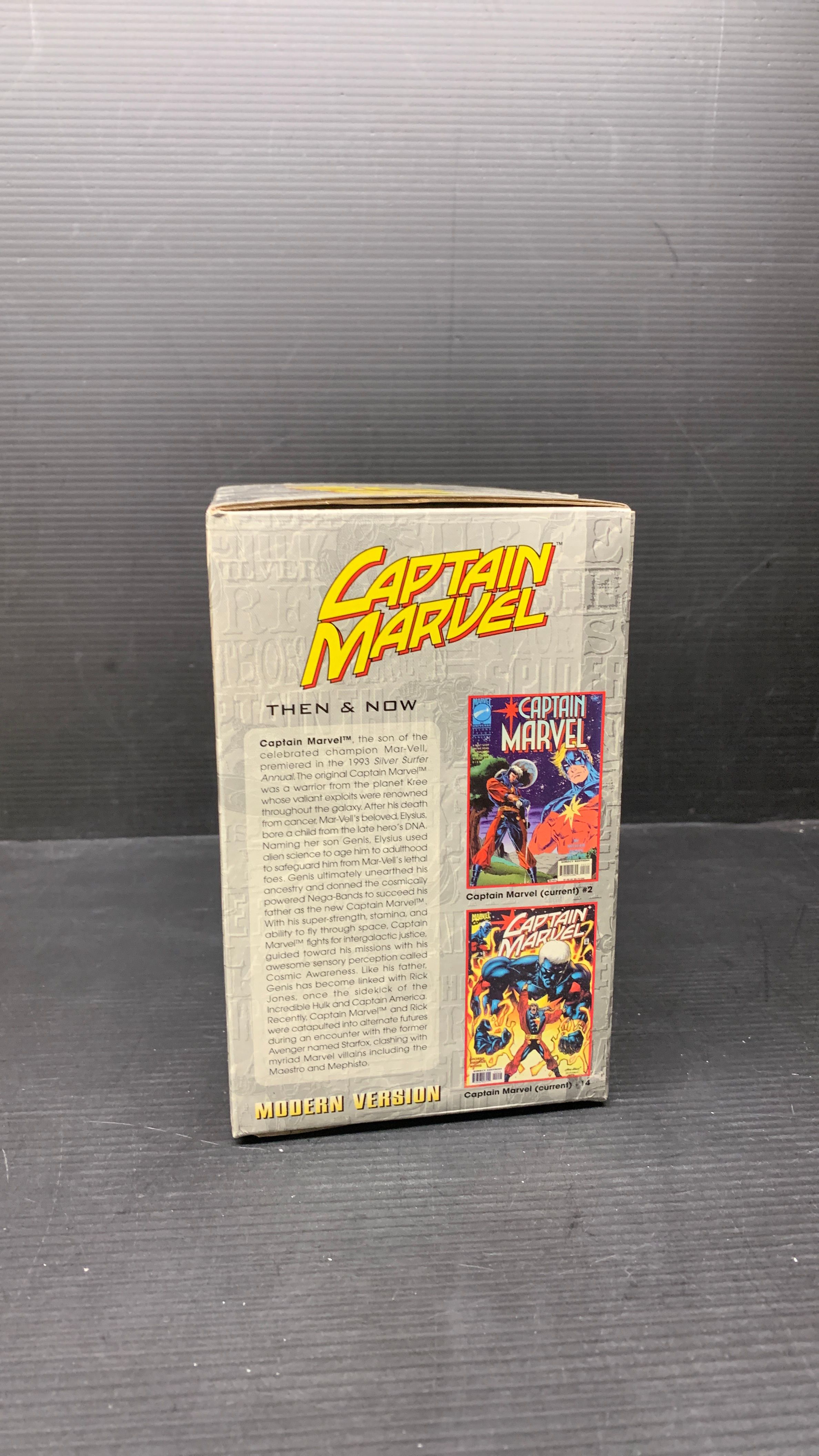 Bowen Designs Marvel Captain Marvel Modern Version Mini-Bust (used) 2002 view 3