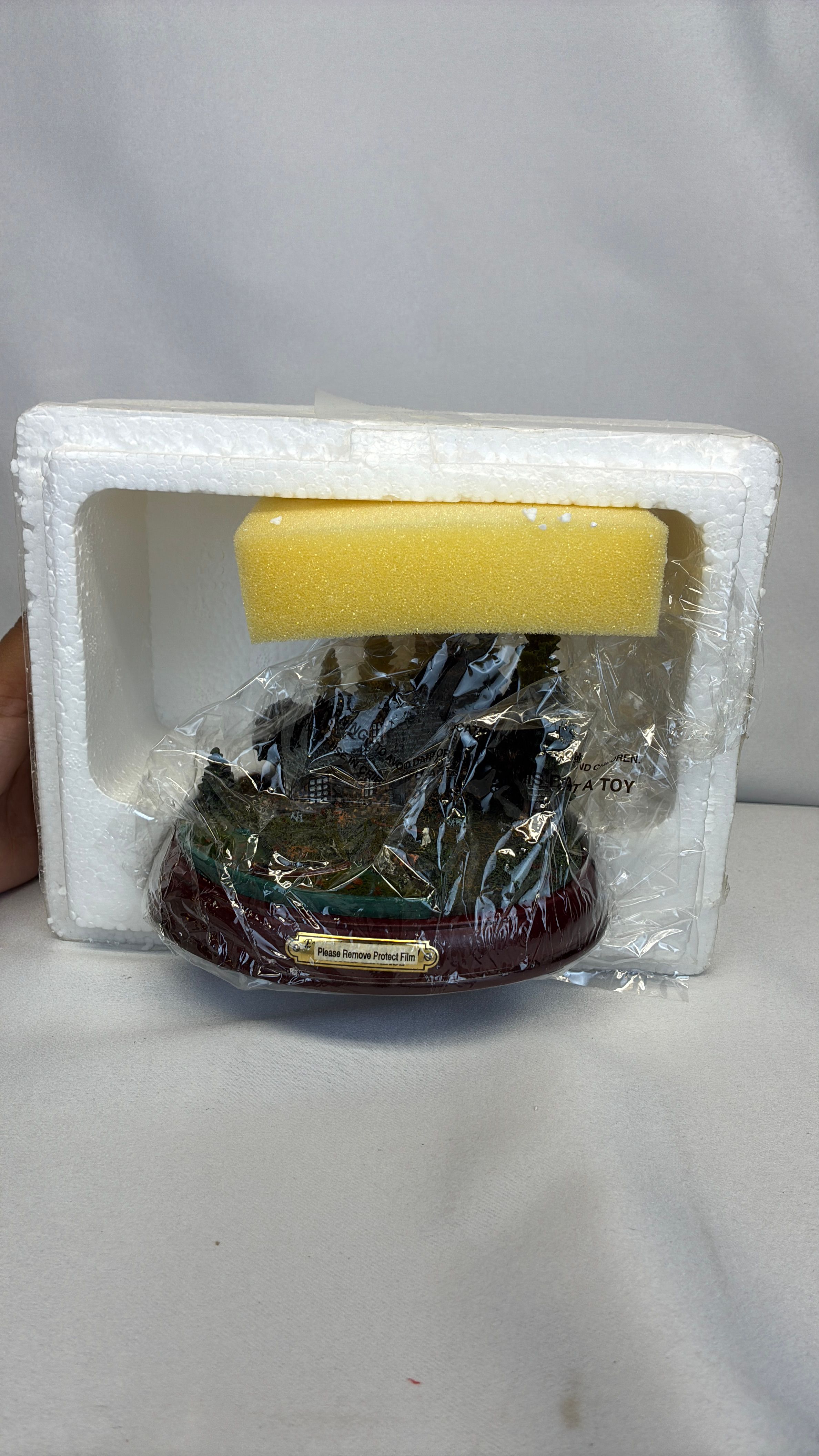Hawthorne Village Evening Majesty Sculpture With COA 2001 view 7