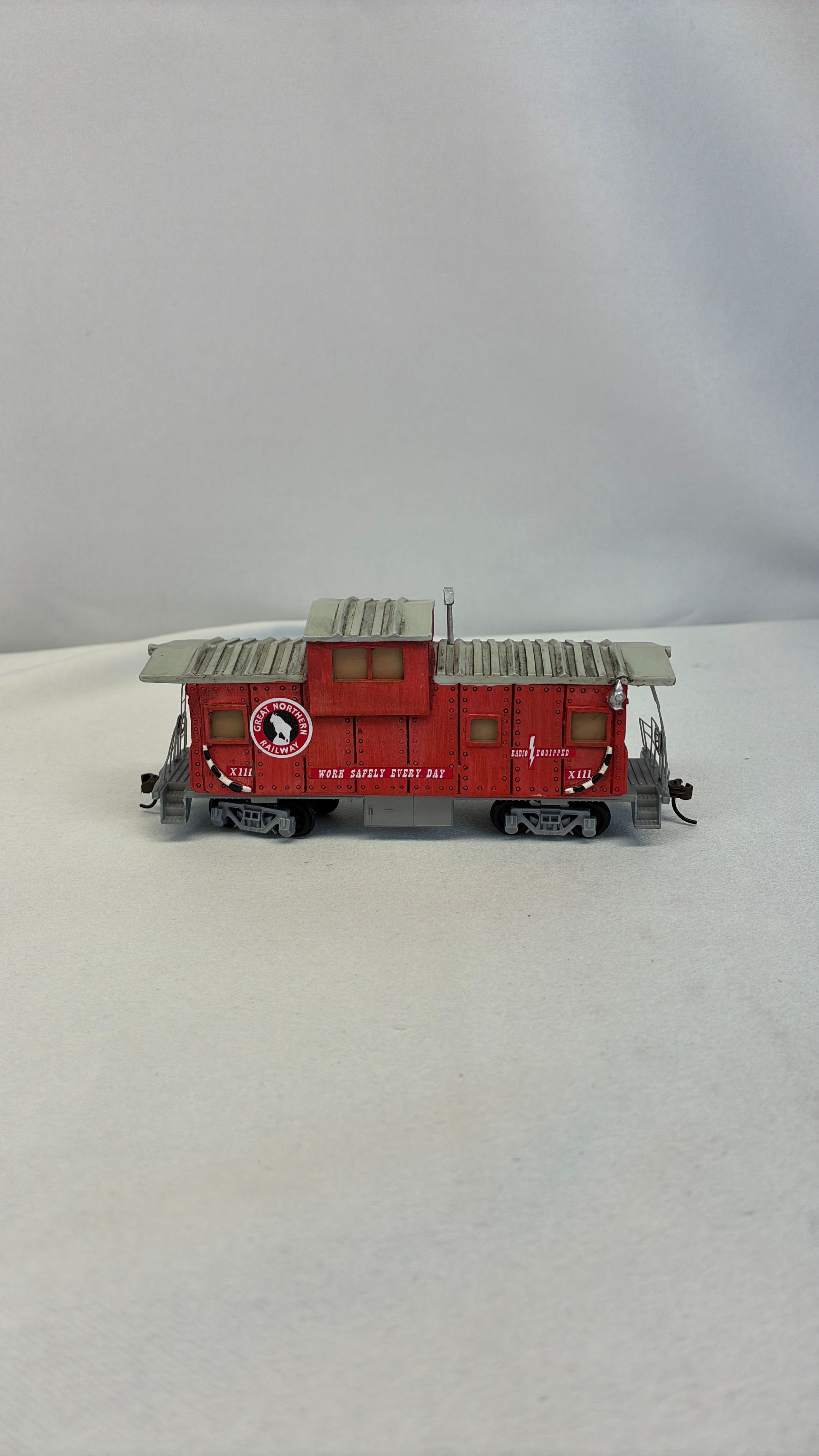 Bachmann Santa Fe Railway Railroad Train Caboose HO Scale view 3