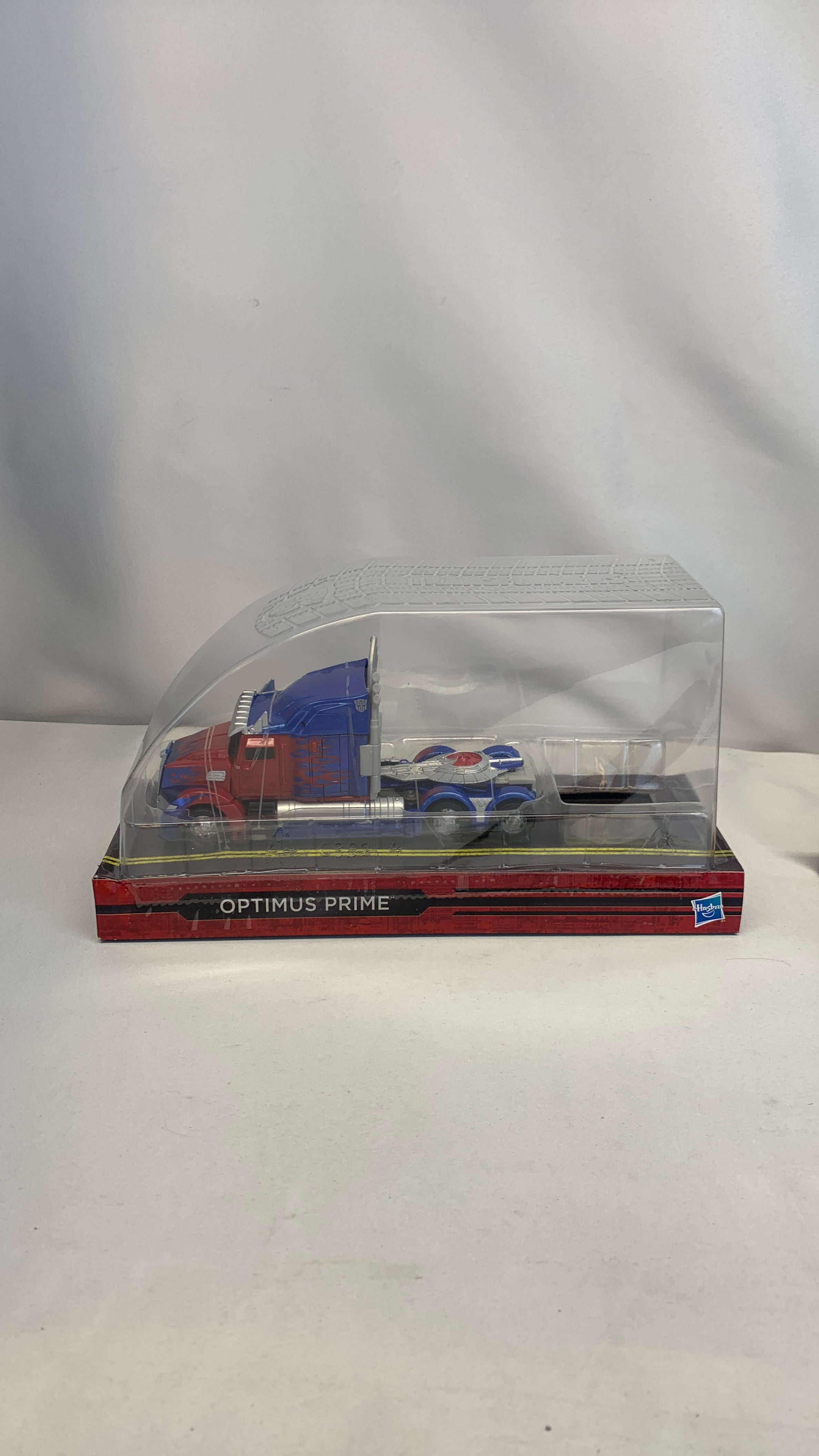 Hasbro Transformers The Last Knight Optimus Prime SDCC Figure 2017 Missing Tire Piece view 2