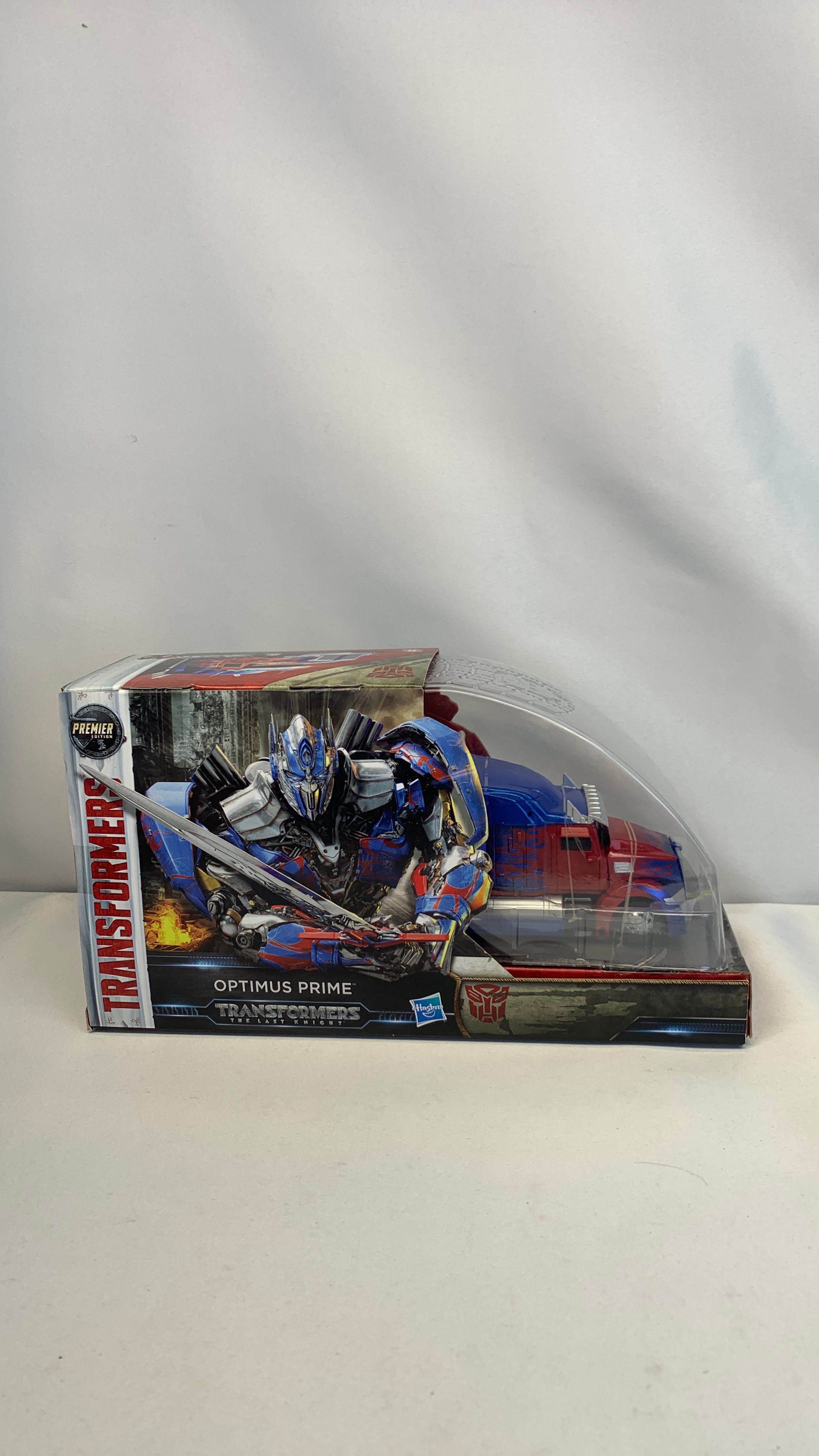 Hasbro Transformers The Last Knight Optimus Prime SDCC Figure 2017 Missing Tire Piece view 4