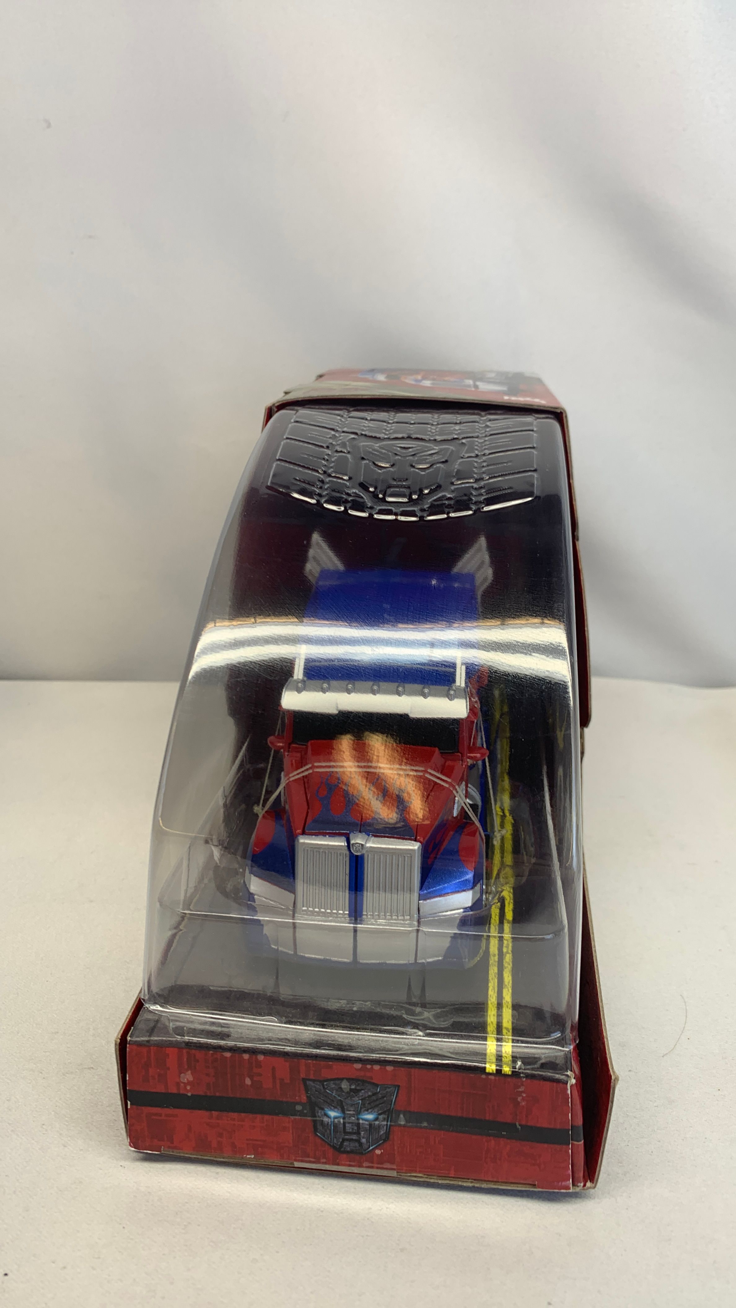 Hasbro Transformers The Last Knight Optimus Prime SDCC Figure 2017 Missing Tire Piece view 5