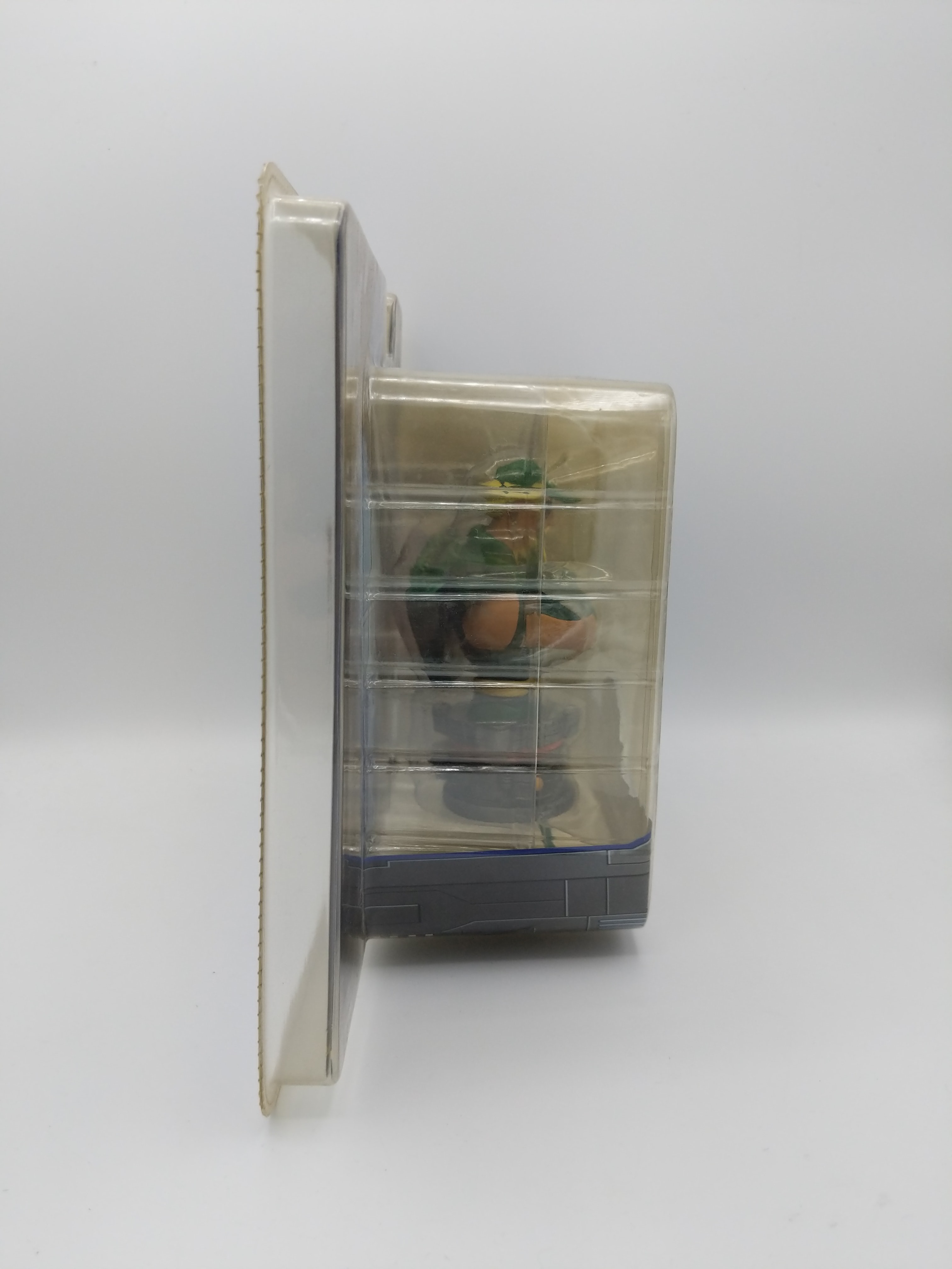 Monogram Masterworks Justice League Green Arrow Paperweight Figure SDCC 2005 view 3