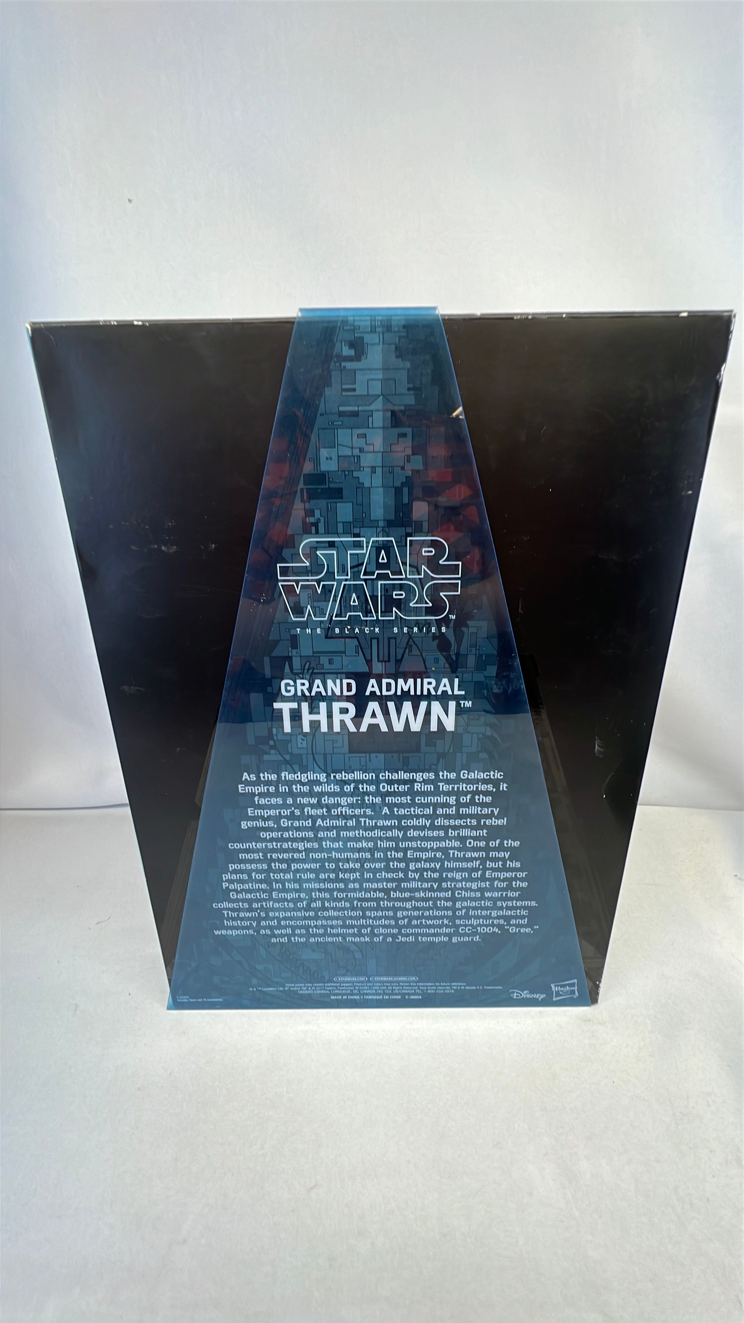 Hasbro Star Wars Black Series Grand Admiral Thrawn Figure 2017 view 4