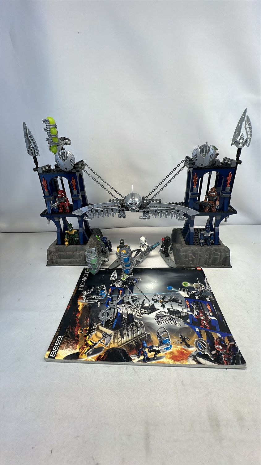 Lego 8892 Lava Chamber Gate 2006 (used) Broken Axels