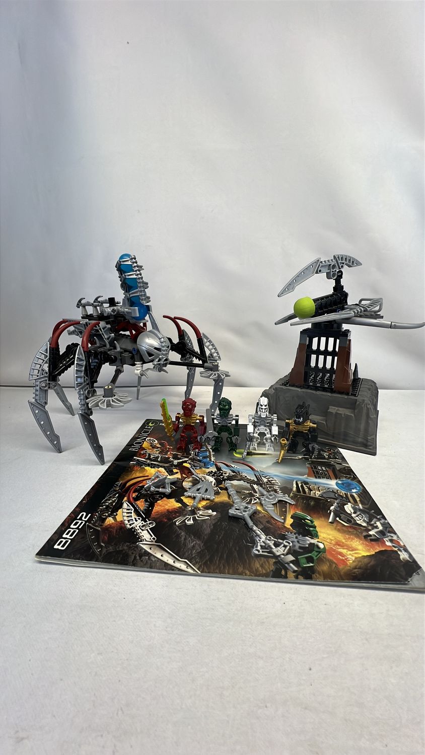 Lego 8892 Bionicle Piraka Outpost 2006 (used) 