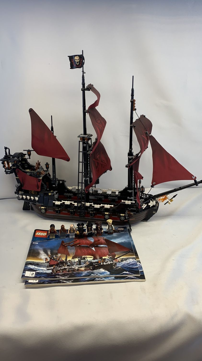 Lego 4195 Pirates of the Caribbean Queen Anne’s Revenge 2011 (used)