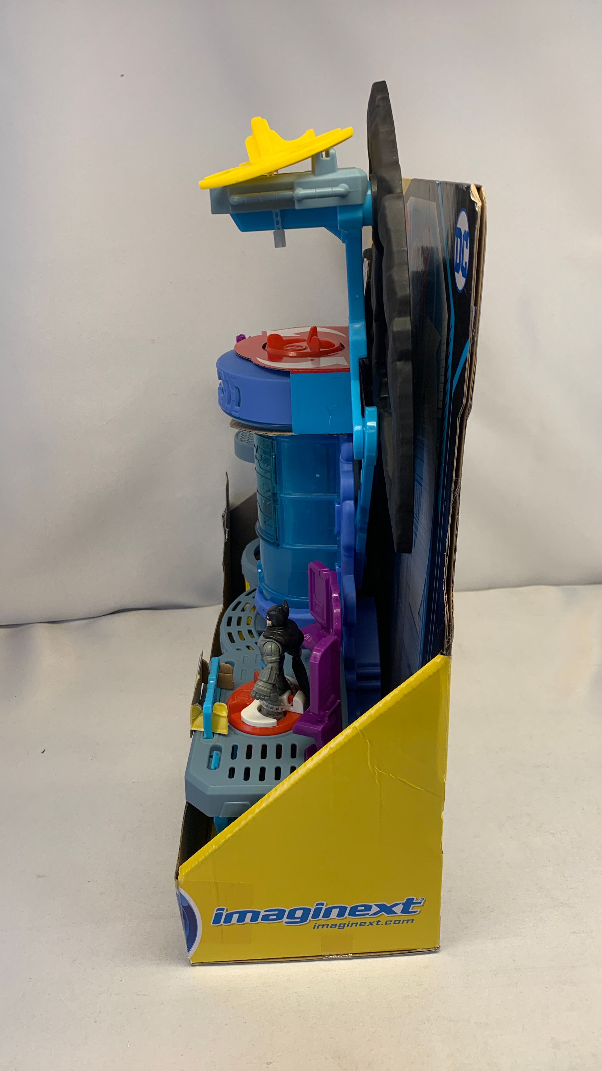 Fisher-price Imaginex Figure DC Superfriends Bat-Tech Batcave Playset 2021 view 3
