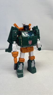 Hasbro Transformers War For Cybertron Earthrise Hoist Figure 2020 (used)