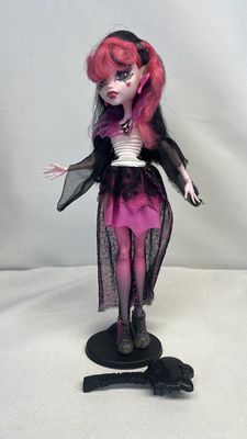 Mattel Monster High Draculara Ghouls Rule Figure 2012 (used) Incomplete