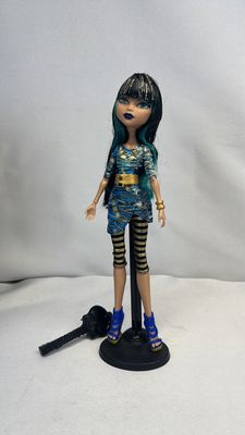 Mattel Monster High Cleo DeNile (Picture Day) Figure 2012 (used) Incomplete