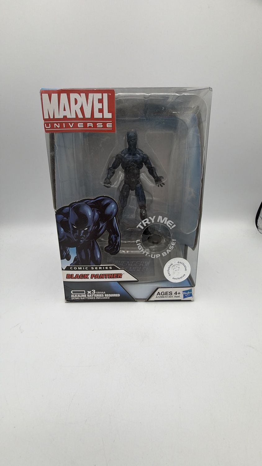 Hasbro Marvel Universe Comic Series Black Panther Figure With Light Up Base