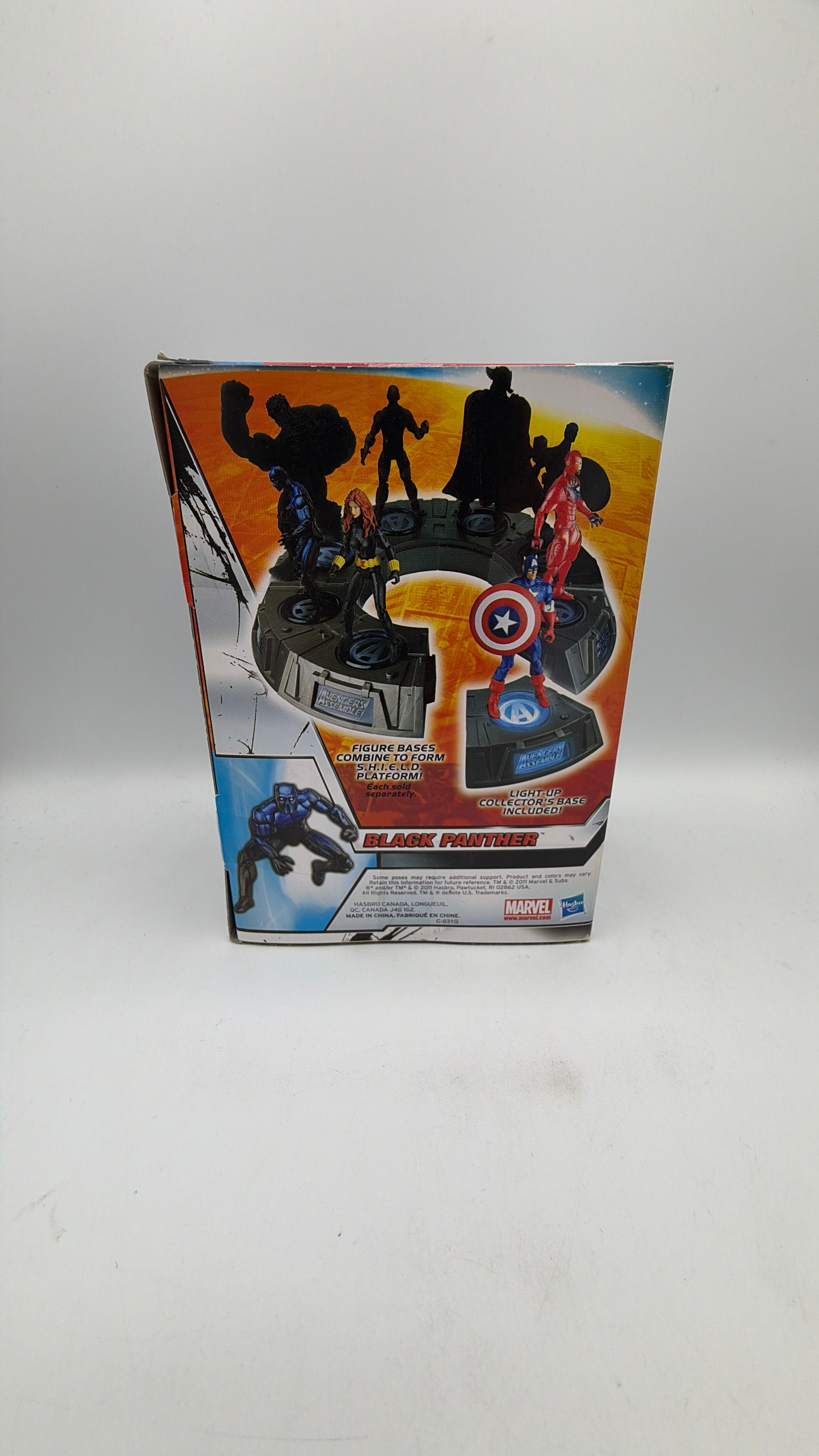 Hasbro Marvel Universe Comic Series Black Panther Figure With Light Up Base view 3