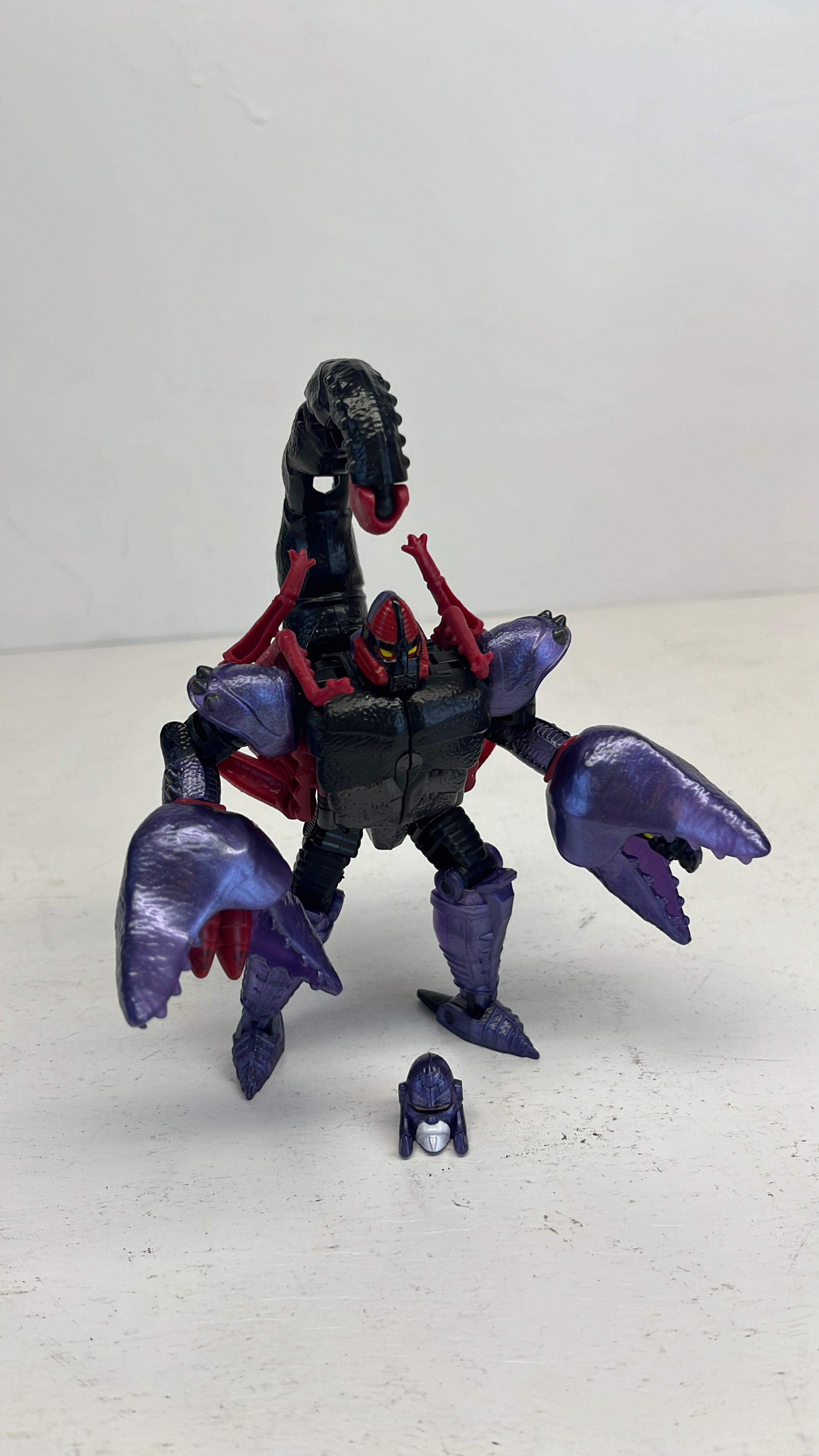 Hasbro Transformers Legacy Buzzworthy Bumblebee Scorponok Figure 2022 (used) view 3