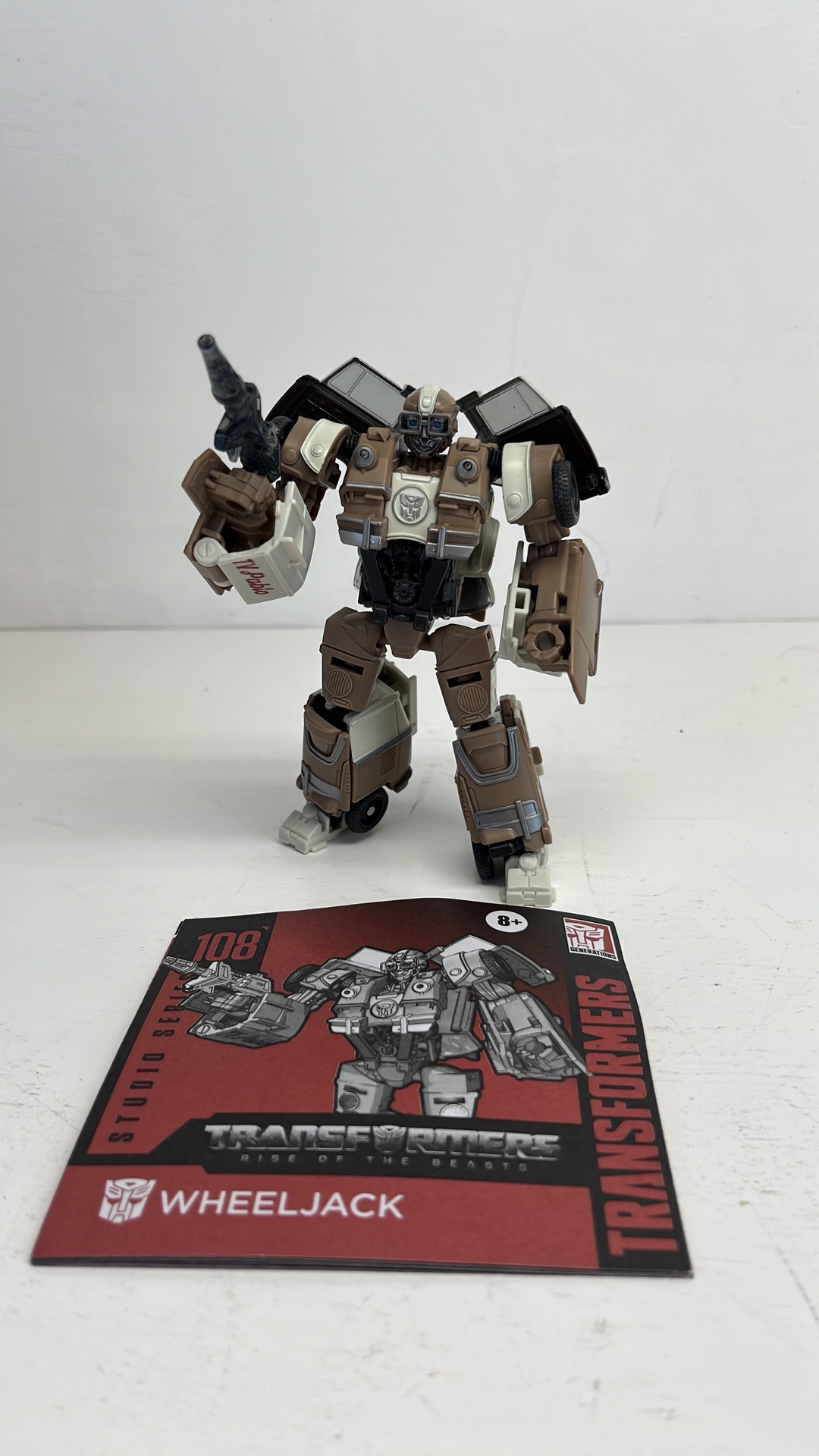 Hasbro Transformers Studio Series 108 Wheeljack Figure 2023 (used)