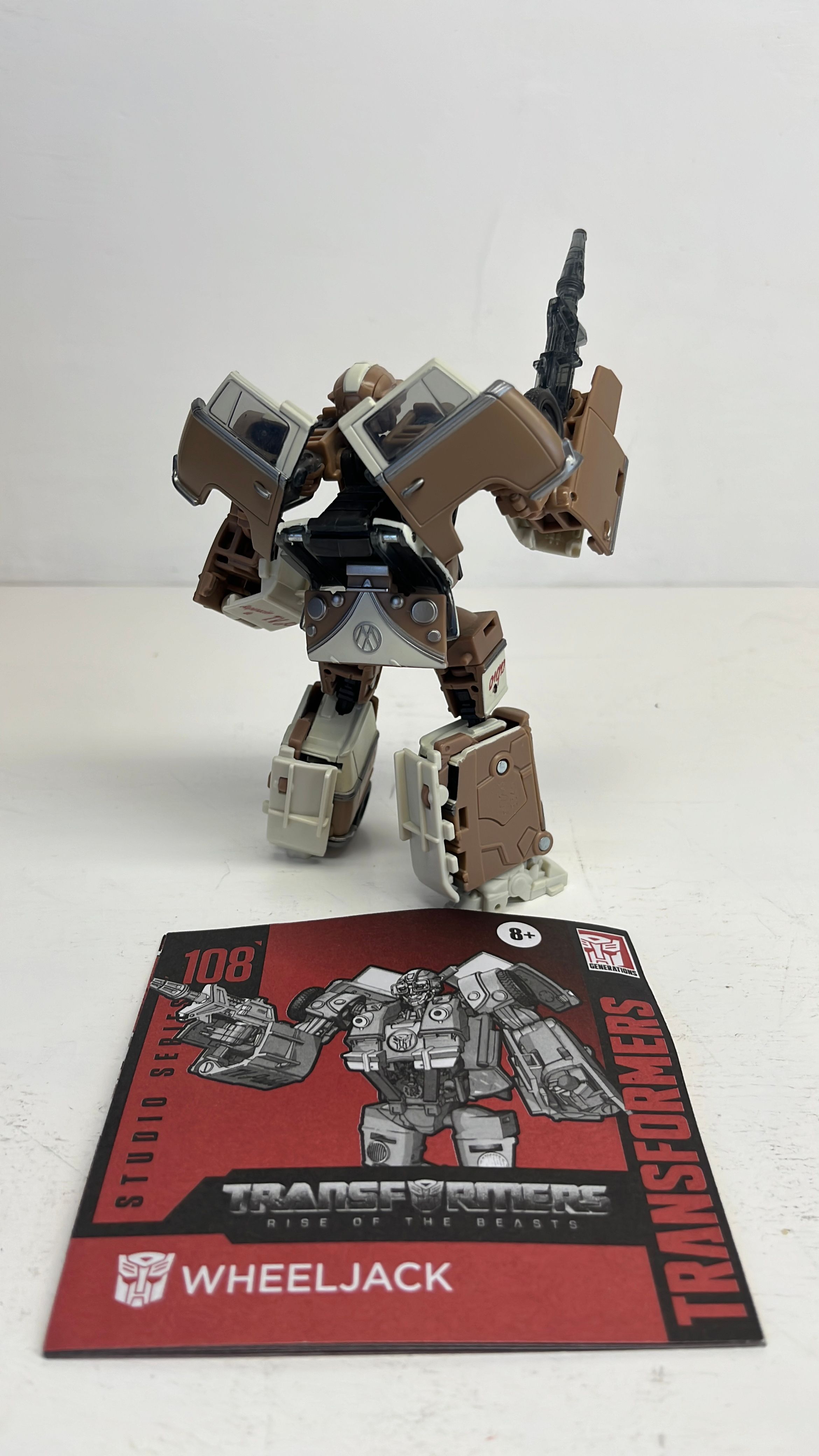 Hasbro Transformers Studio Series 108 Wheeljack Figure 2023 (used) view 4