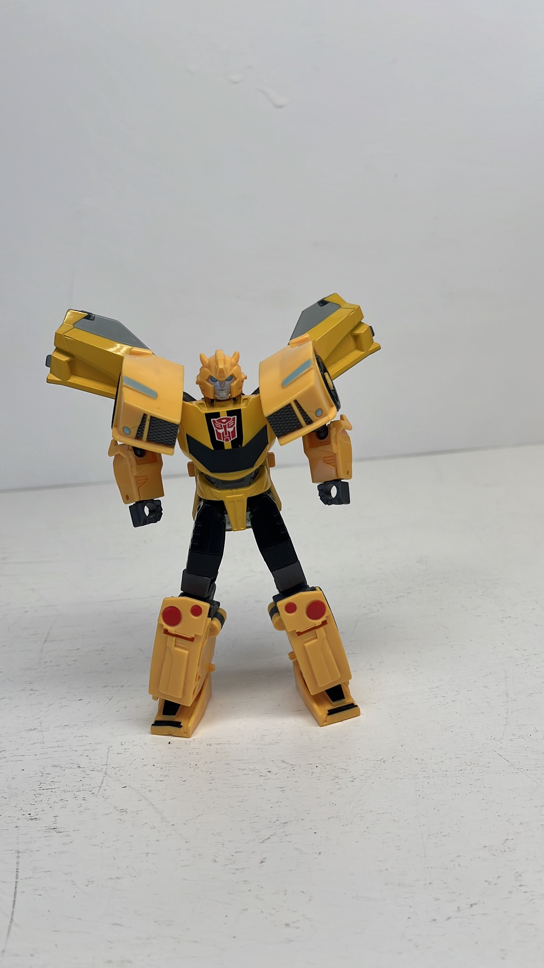Hasbro Transformers Earthspark Deluxe Bumblebee Figure 2024 (used)