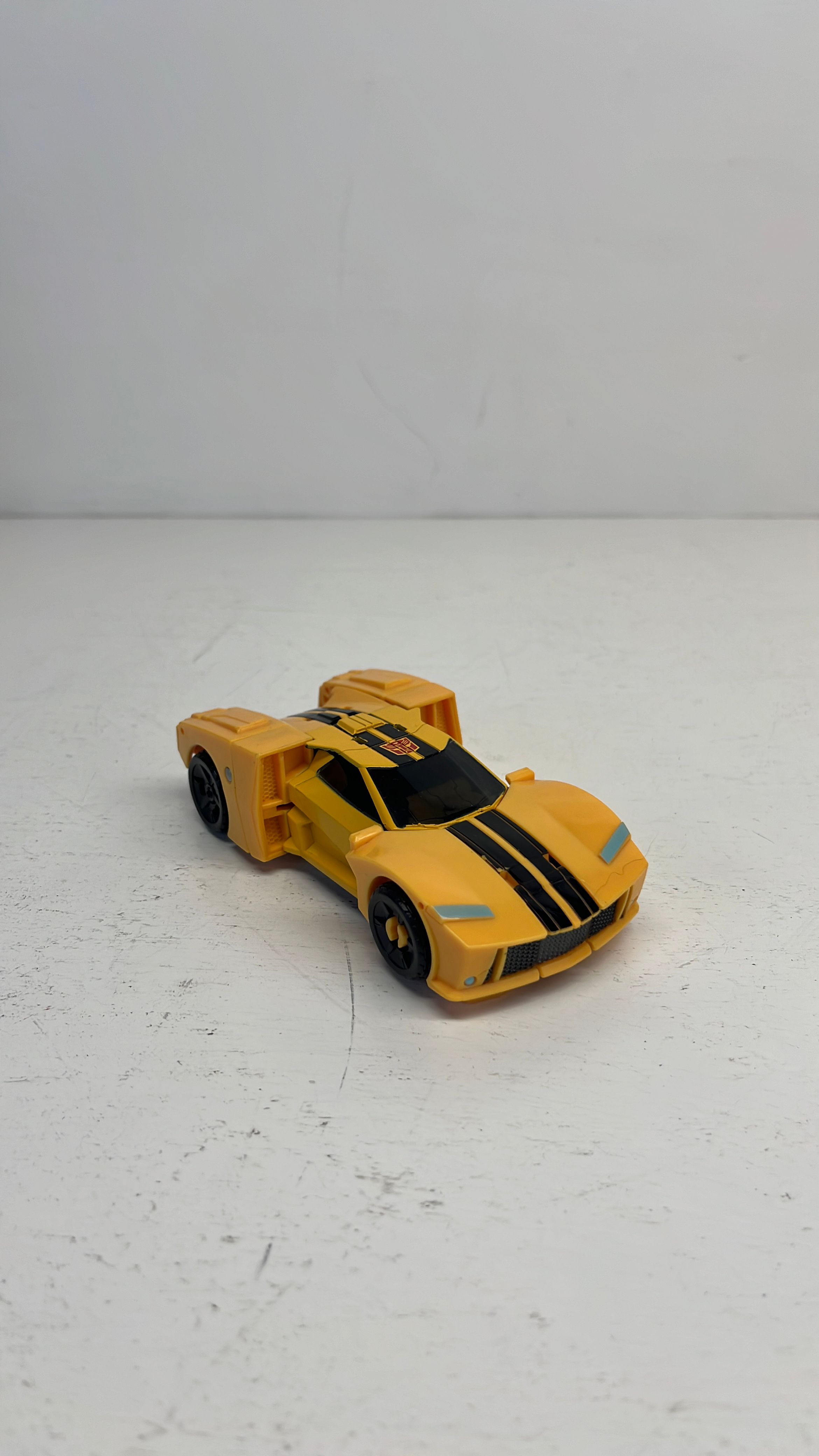 Hasbro Transformers Earthspark Deluxe Bumblebee Figure 2024 (used) view 3