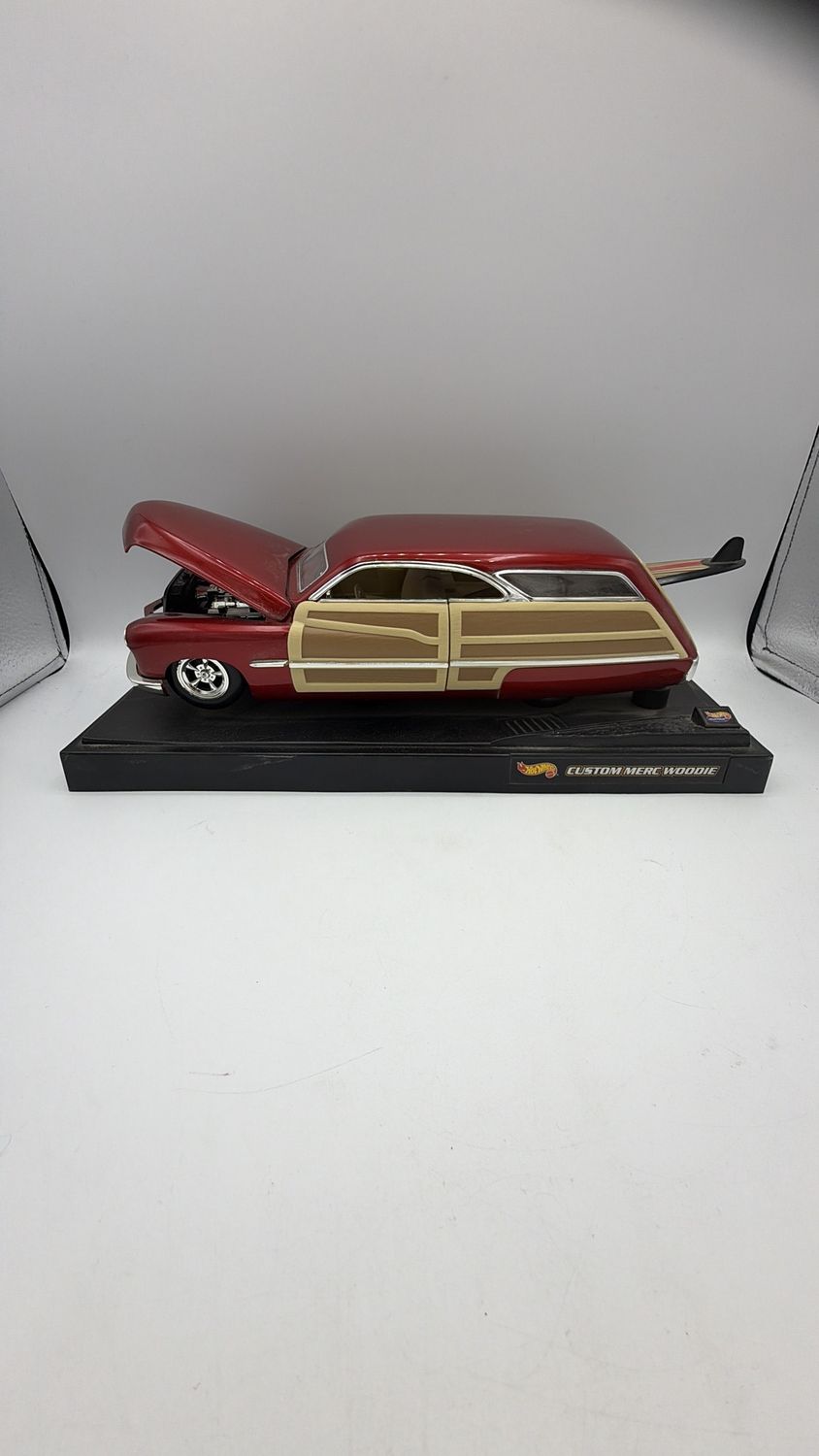 1999 Hot Wheels CUSTOM MERC WOODIE 1:18 Scale Diecast Model w/ SURFBOARD