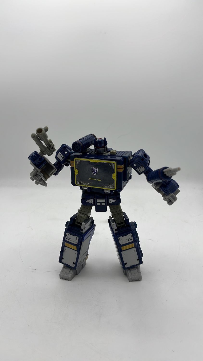 Hasbro Transformers War For Cybertron Netflix Soundwave Figure 2020 (used) Incomplete