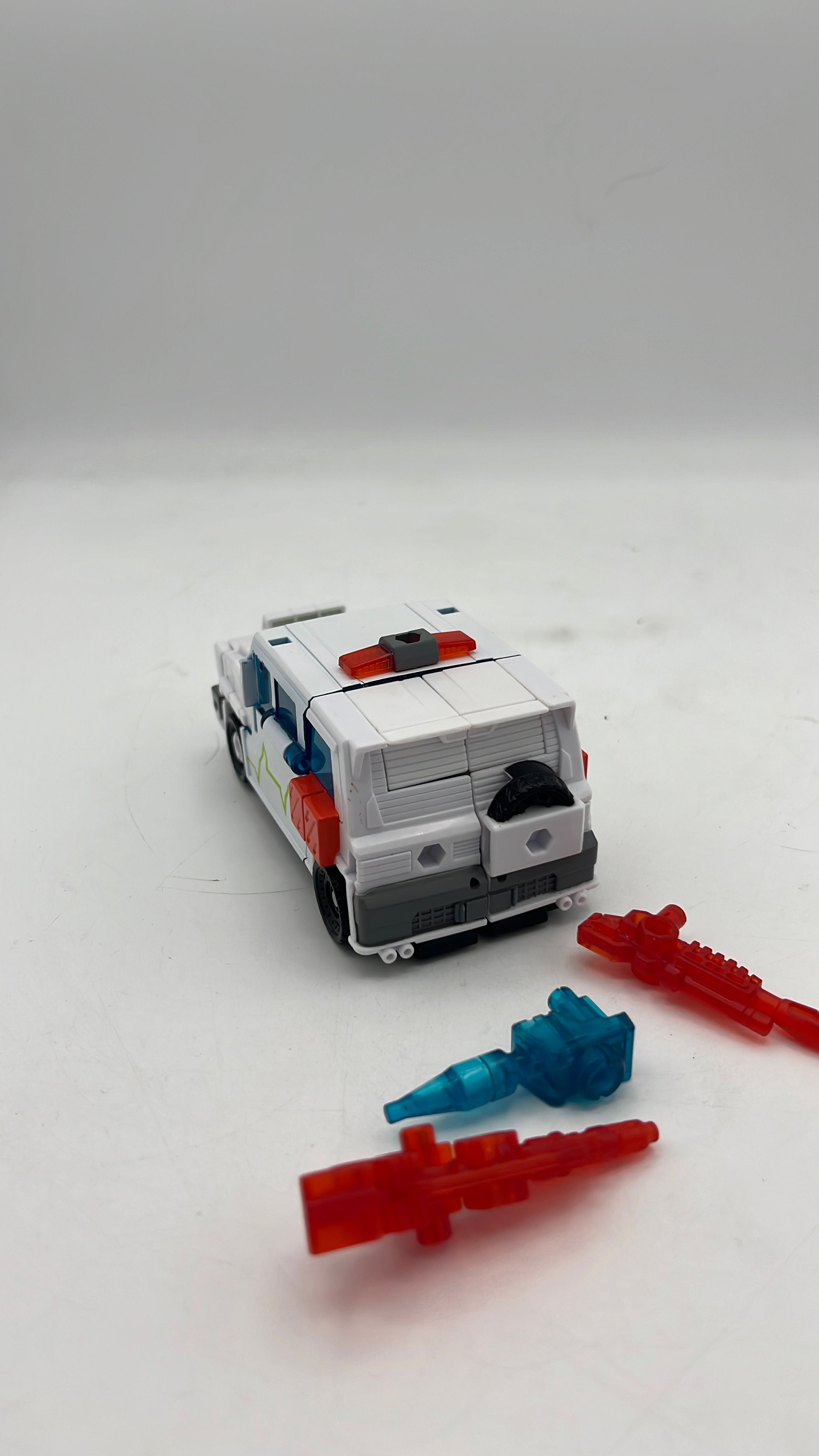 Hasbro Transformers Legacy Evolution Medix Figure 2023 (used) view 4