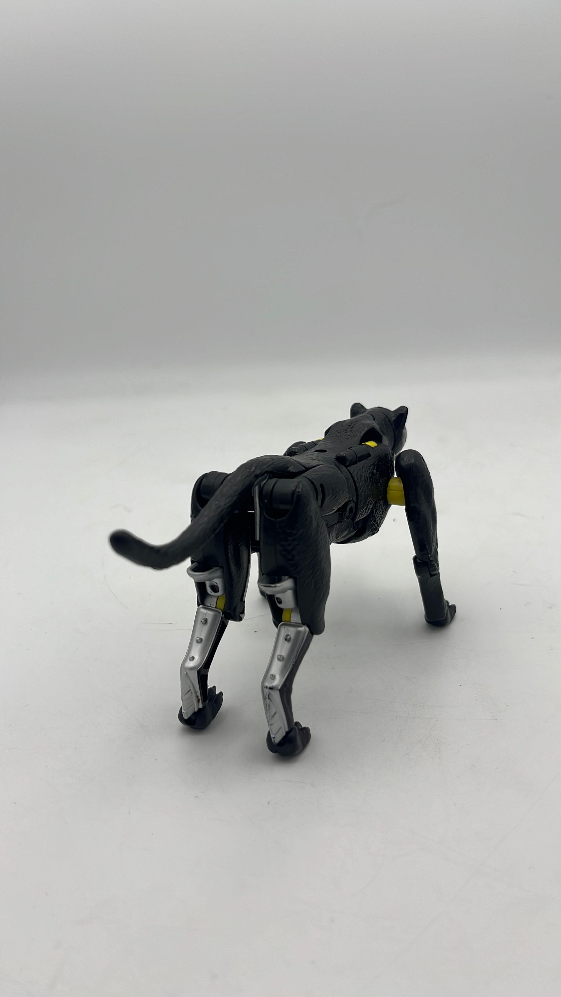 Hasbro Transformers War For Cybertron Kingdom Shadow Panther Figure 2021 (used) view 4