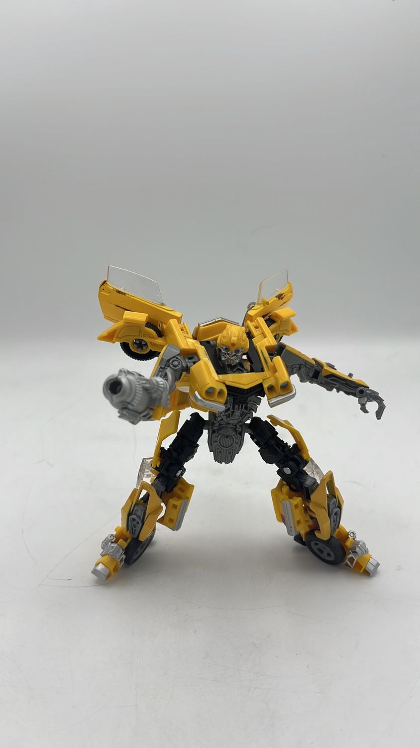 Hasbro Transformers Studio Series 27 Clunker Bumblebee Figure 2018 (used)
