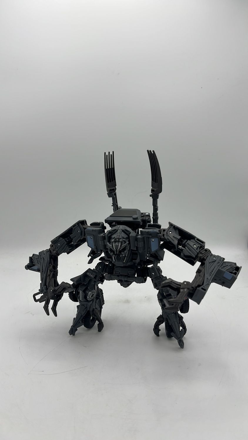 Hasbro Transformers Studio Series NEST Bonecrusher Figure 2023 (used)