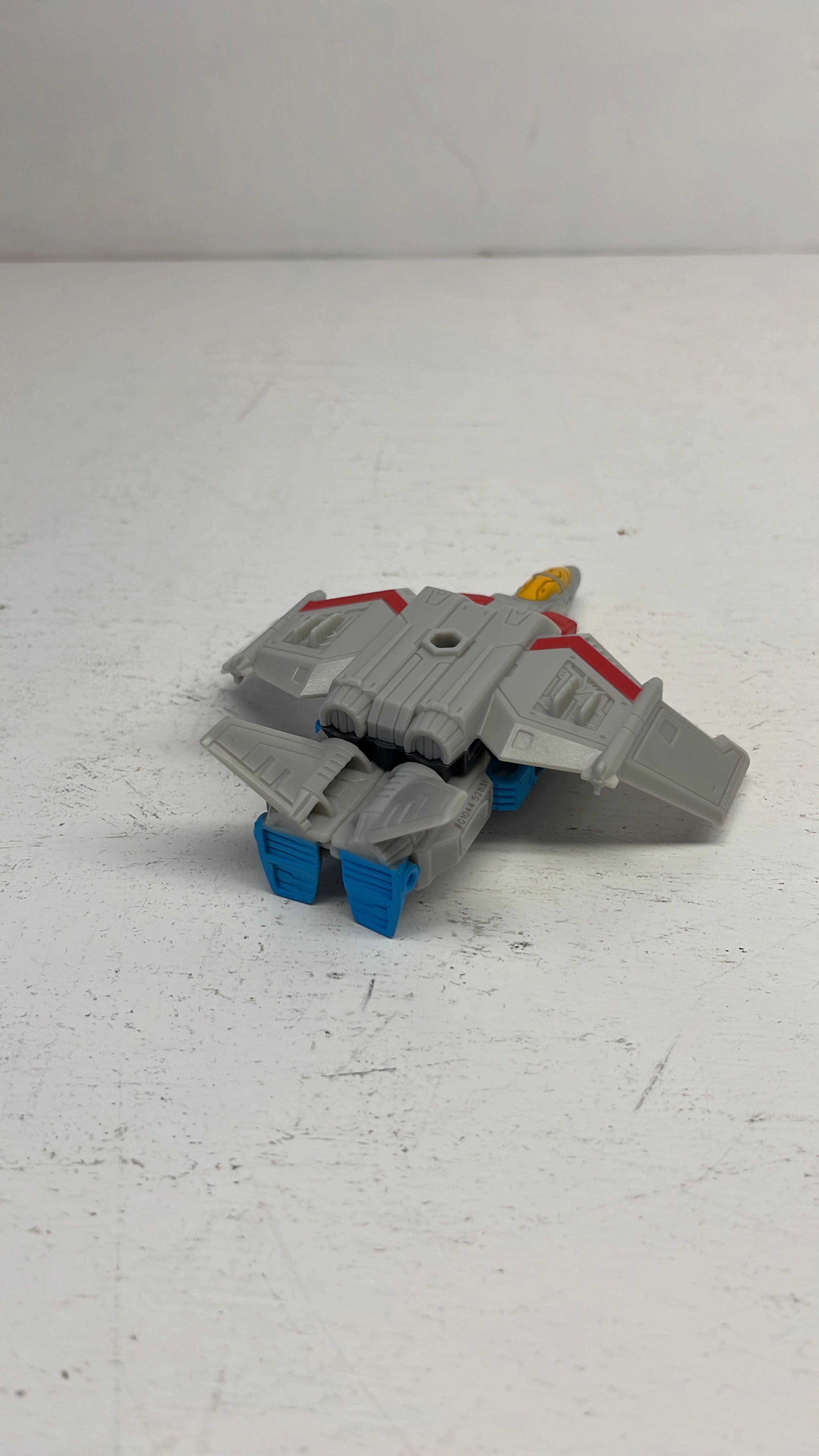 Hasbro Transformers Cyberworld Starscream Figure 2025 (used) view 4